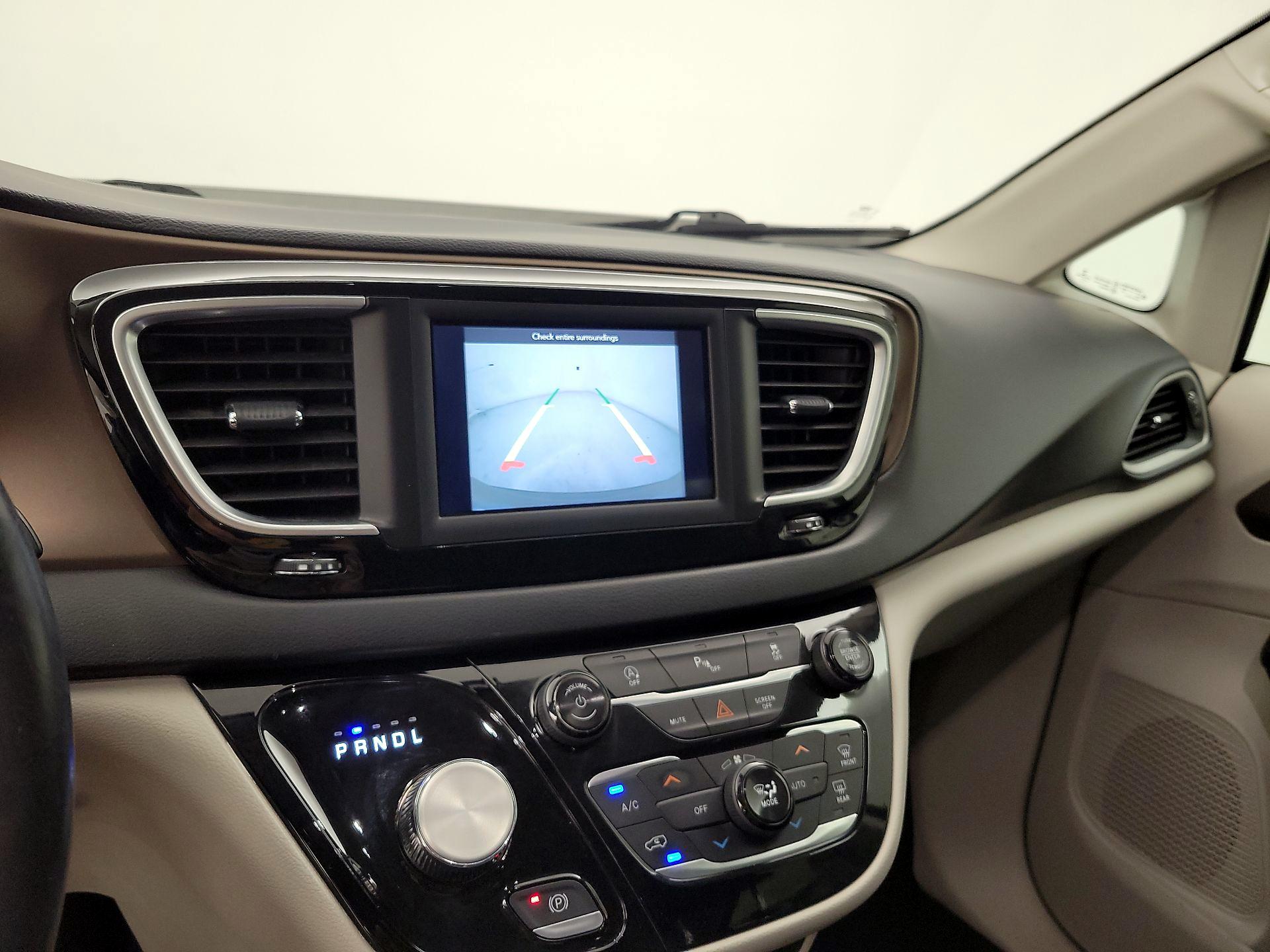 Thumbnail: 2018 Chrysler Pacifica - 13