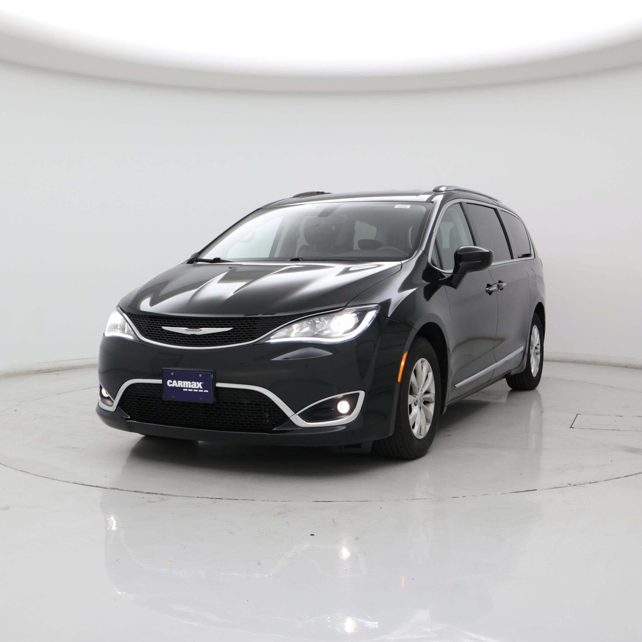 Thumbnail: 2018 Chrysler Pacifica - 4