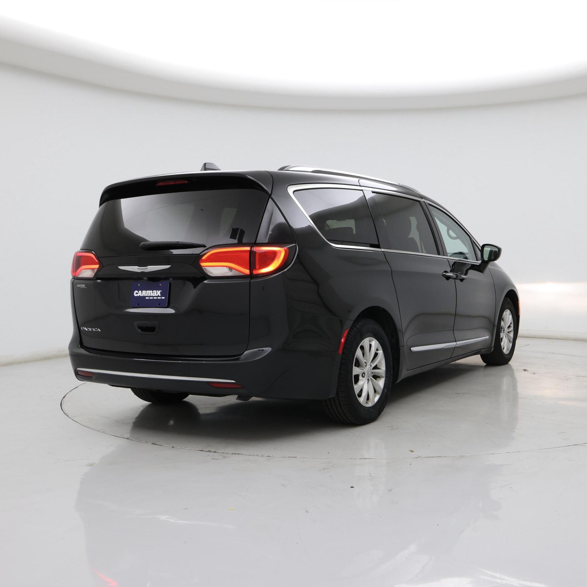 Thumbnail: 2018 Chrysler Pacifica - 8