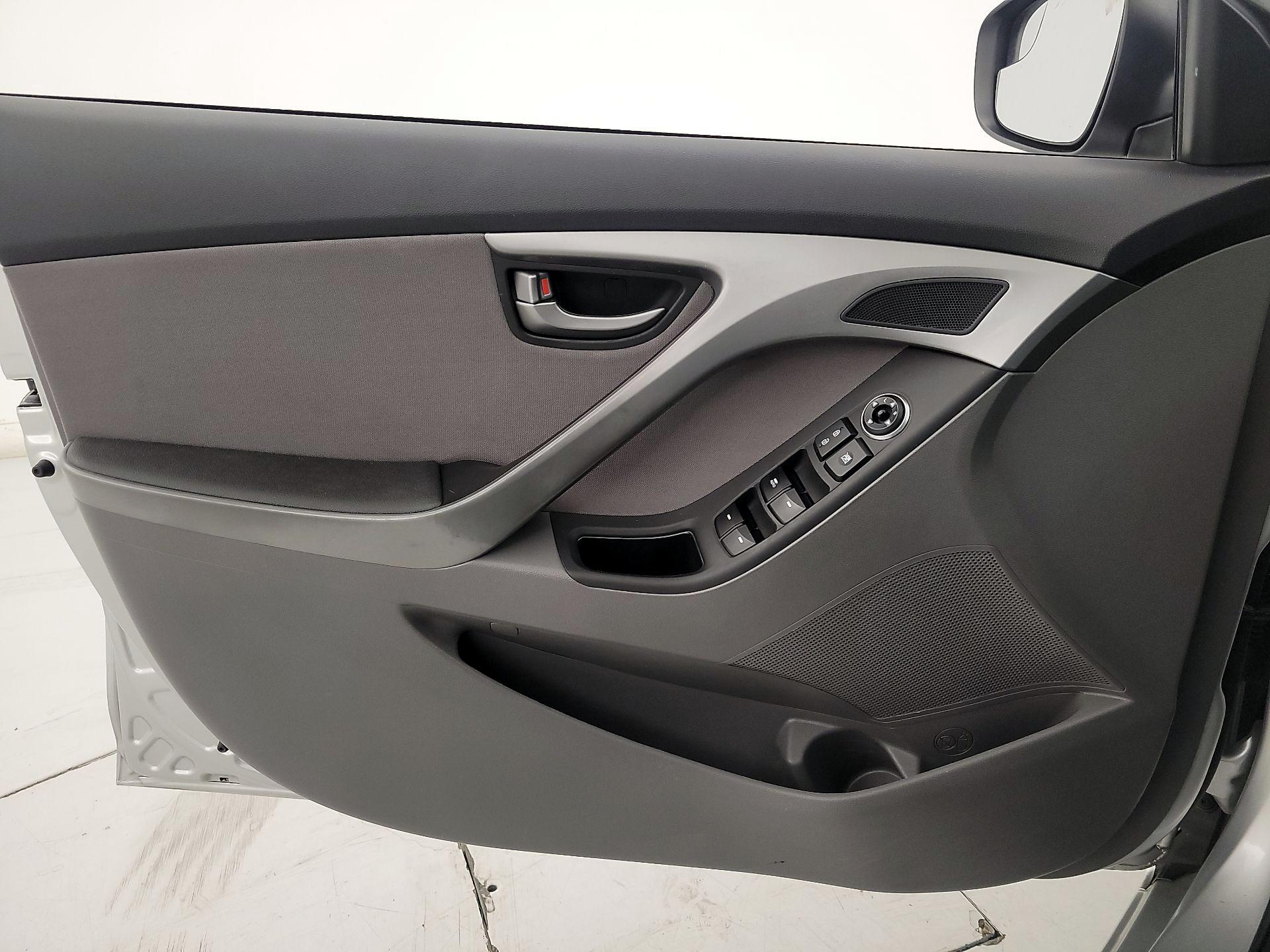 Thumbnail: 2016 Hyundai Elantra - 12