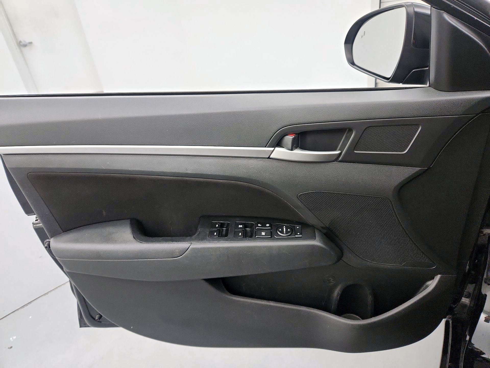 Thumbnail: 2019 Hyundai Elantra - 12
