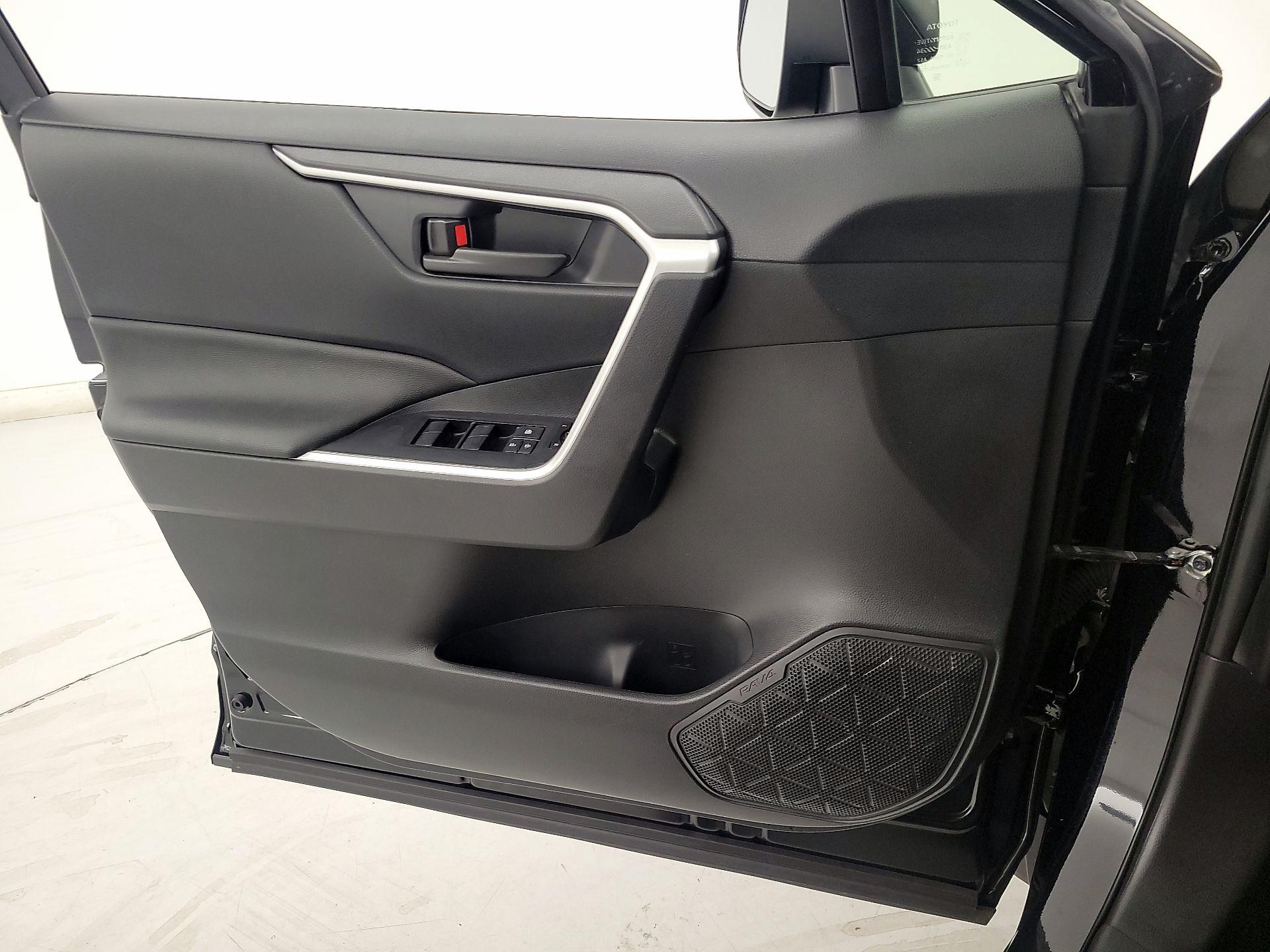 Thumbnail: 2022 Toyota RAV4 - 12