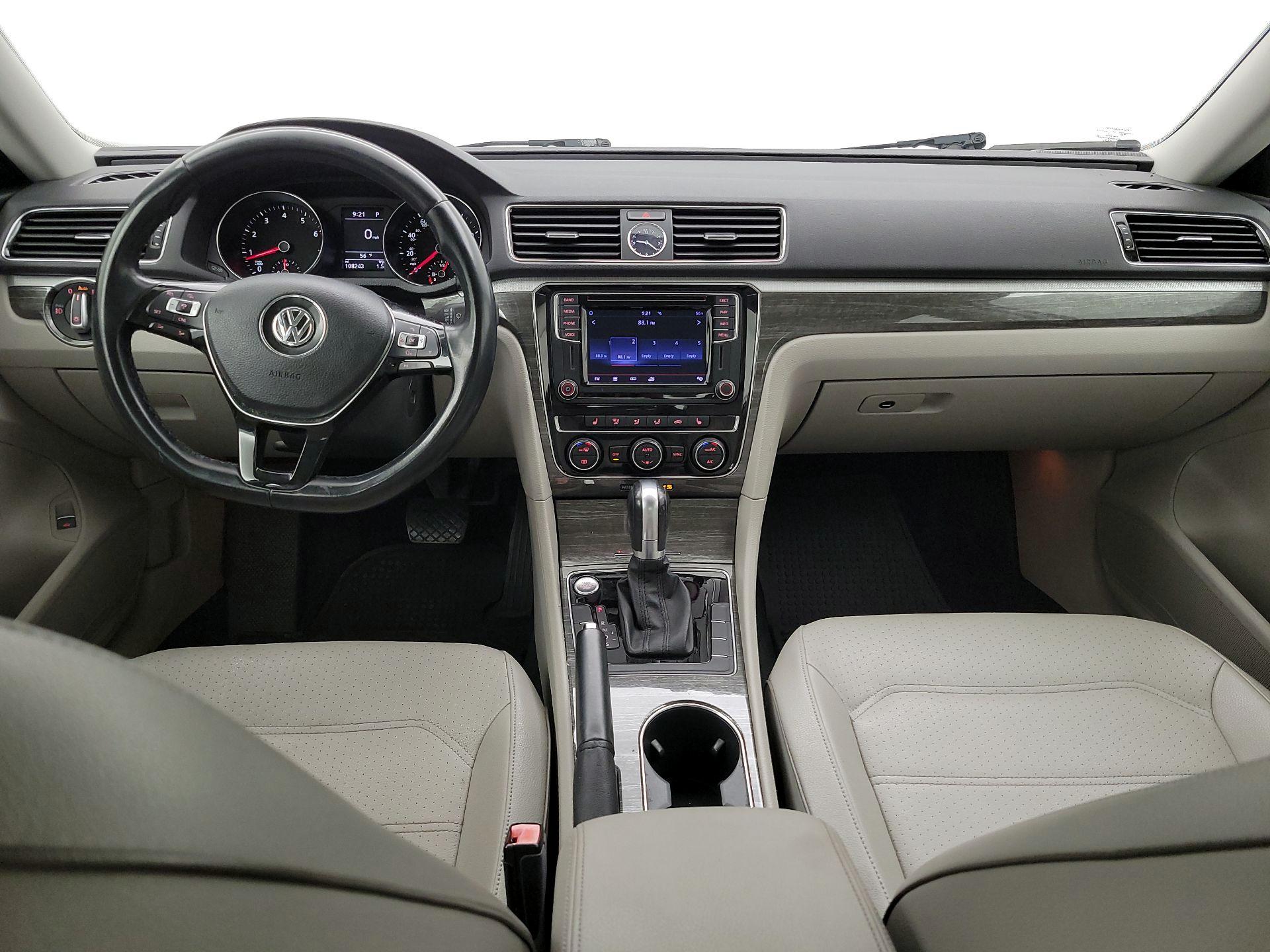 Thumbnail: 2016 Volkswagen Passat - 9
