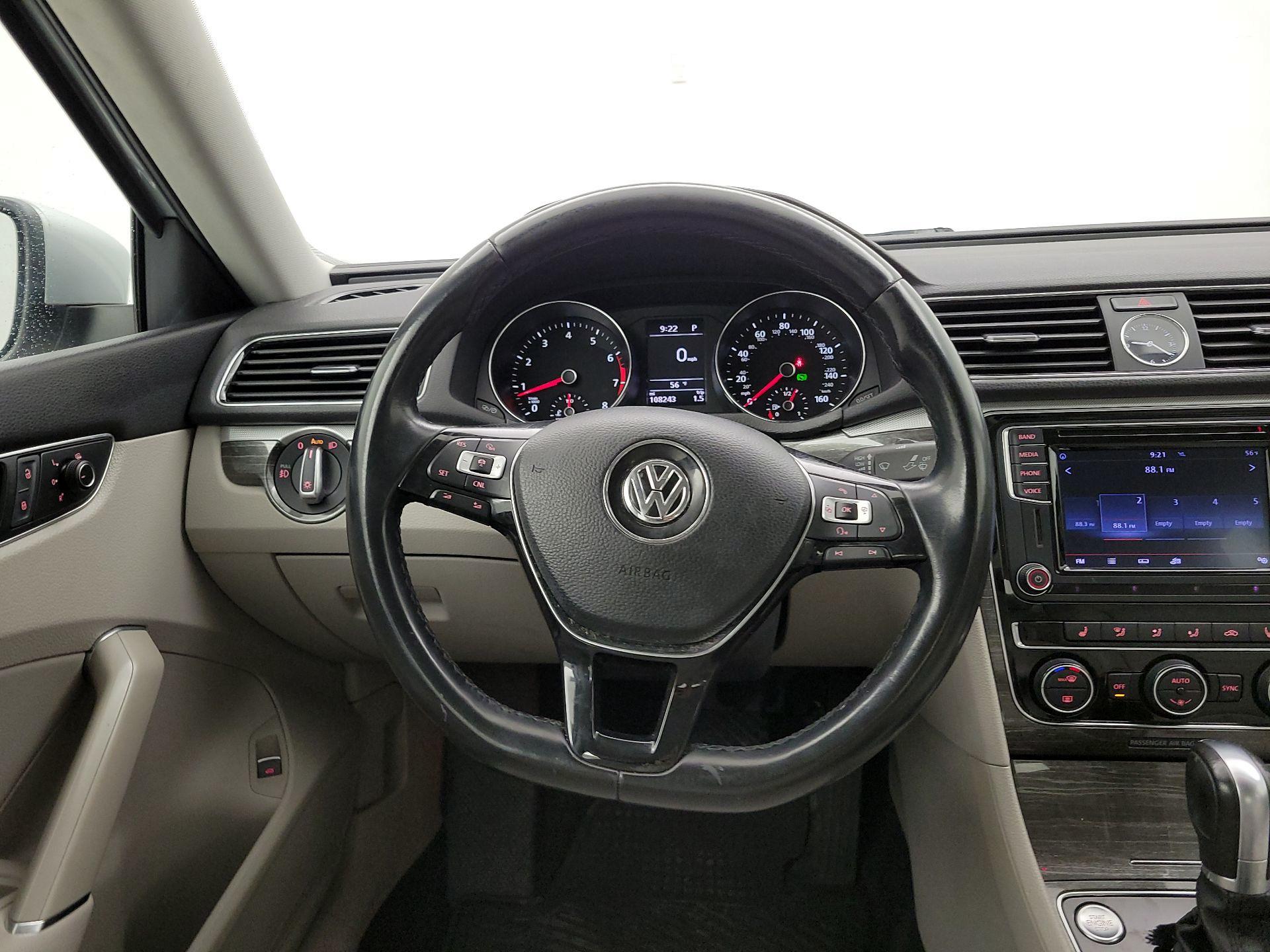 Thumbnail: 2016 Volkswagen Passat - 10