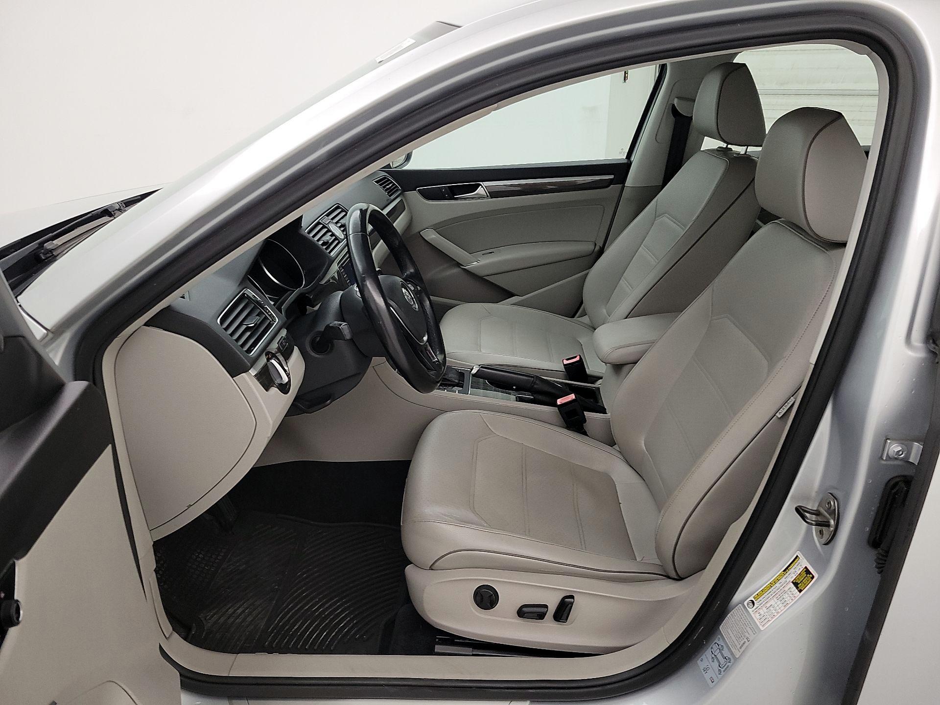 Thumbnail: 2016 Volkswagen Passat - 11