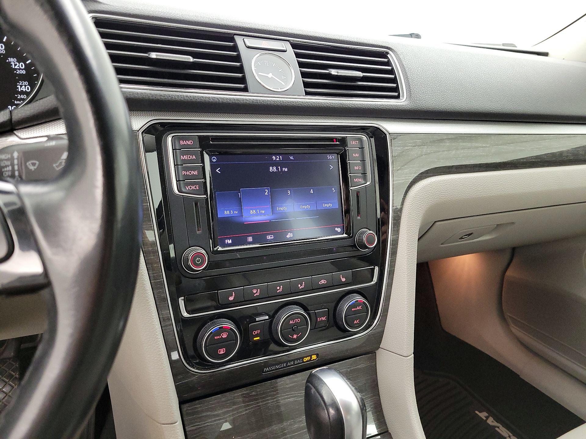 Thumbnail: 2016 Volkswagen Passat - 14