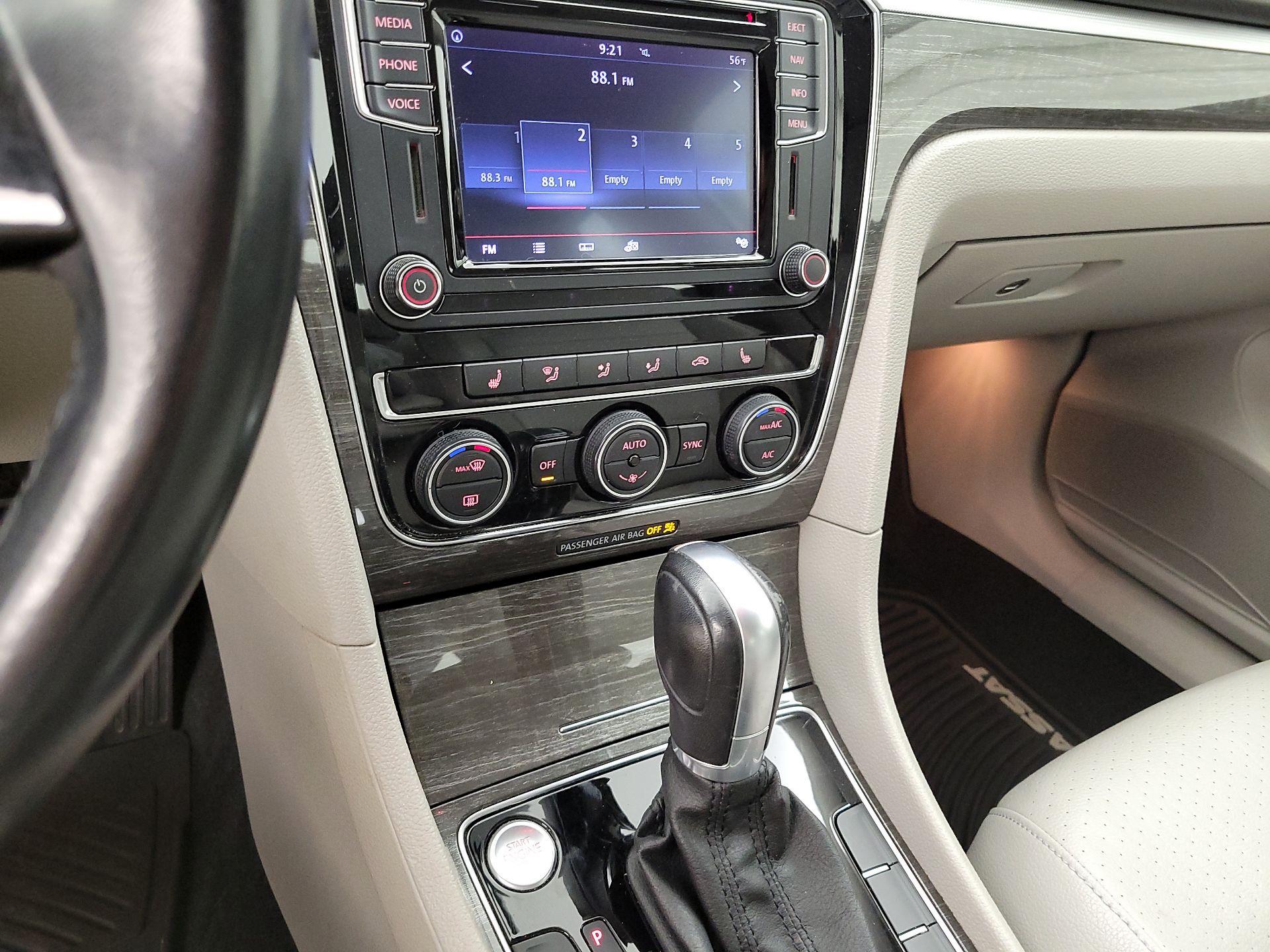Thumbnail: 2016 Volkswagen Passat - 15
