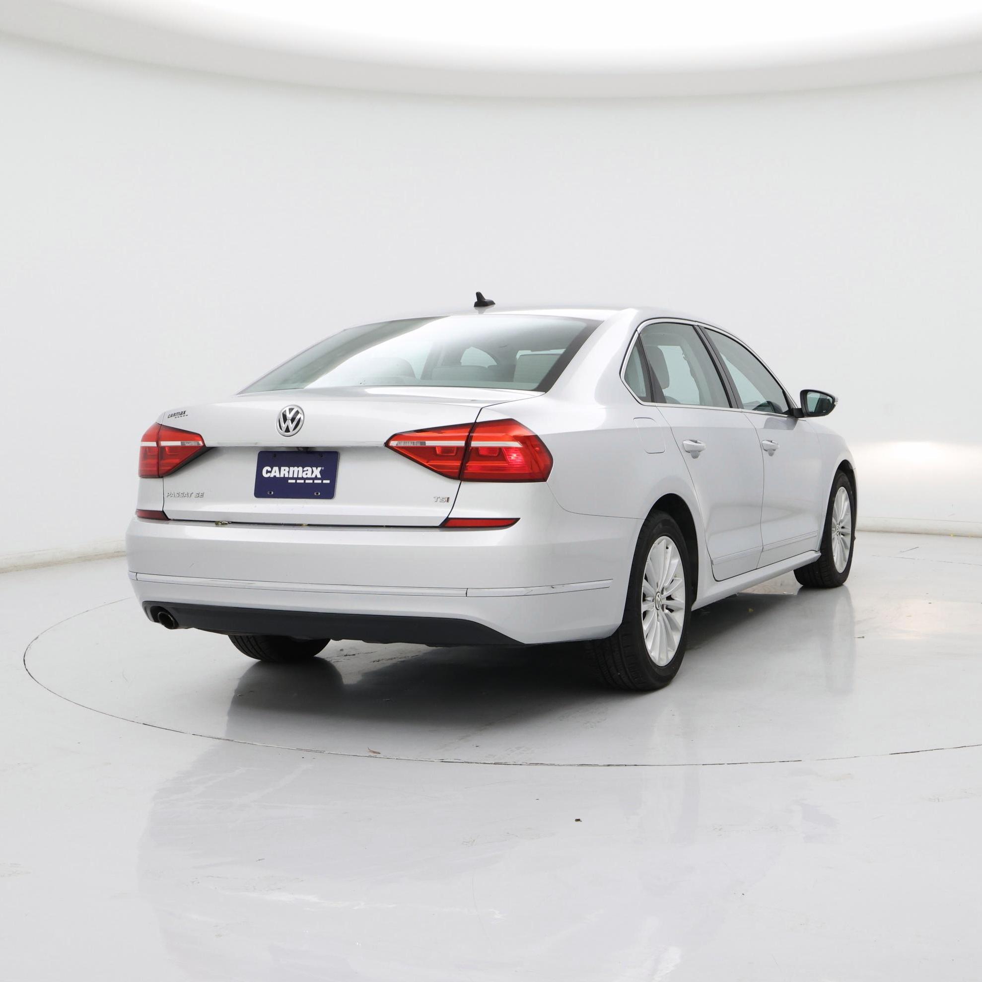 Thumbnail: 2016 Volkswagen Passat - 8