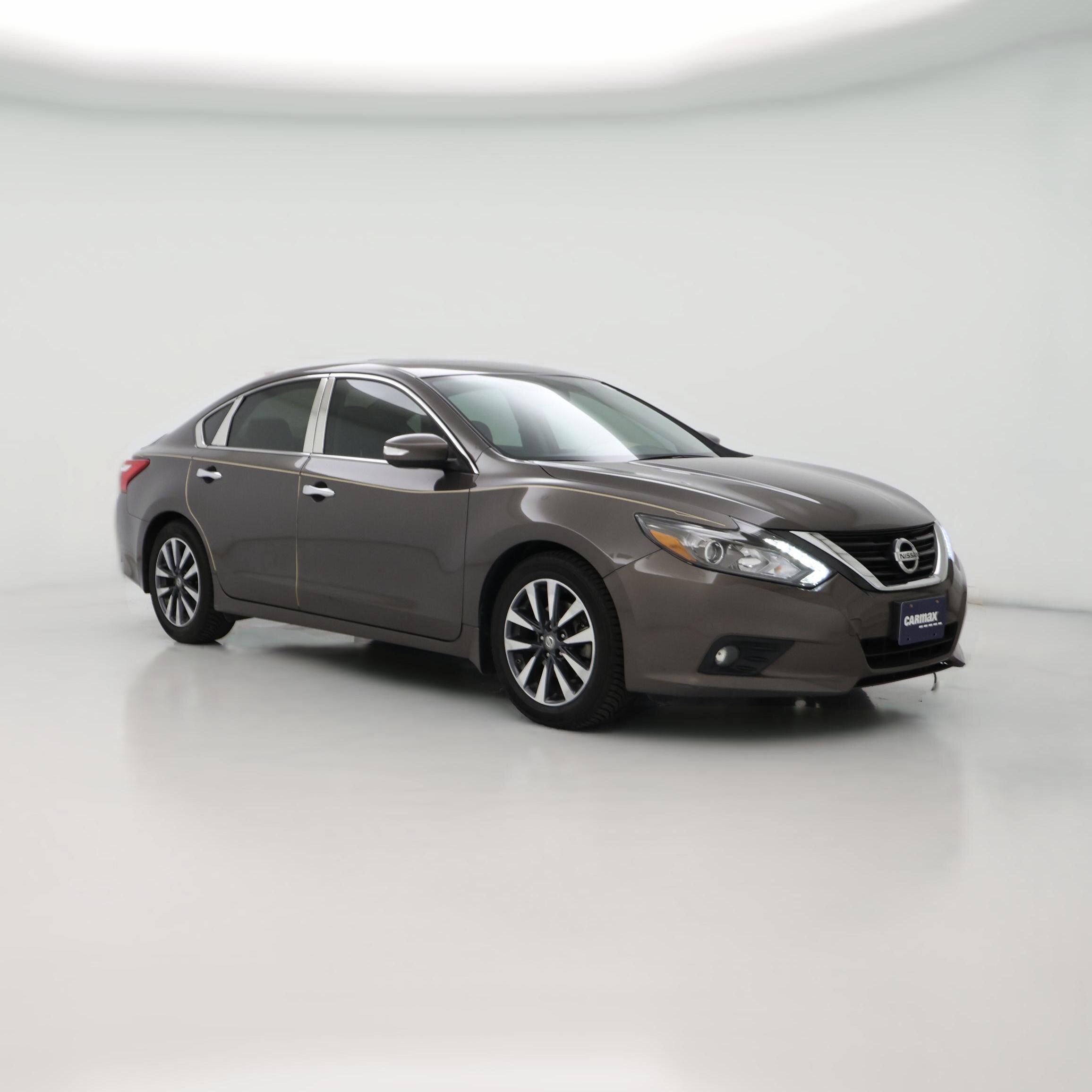 Thumbnail: 2017 Nissan Altima - 1