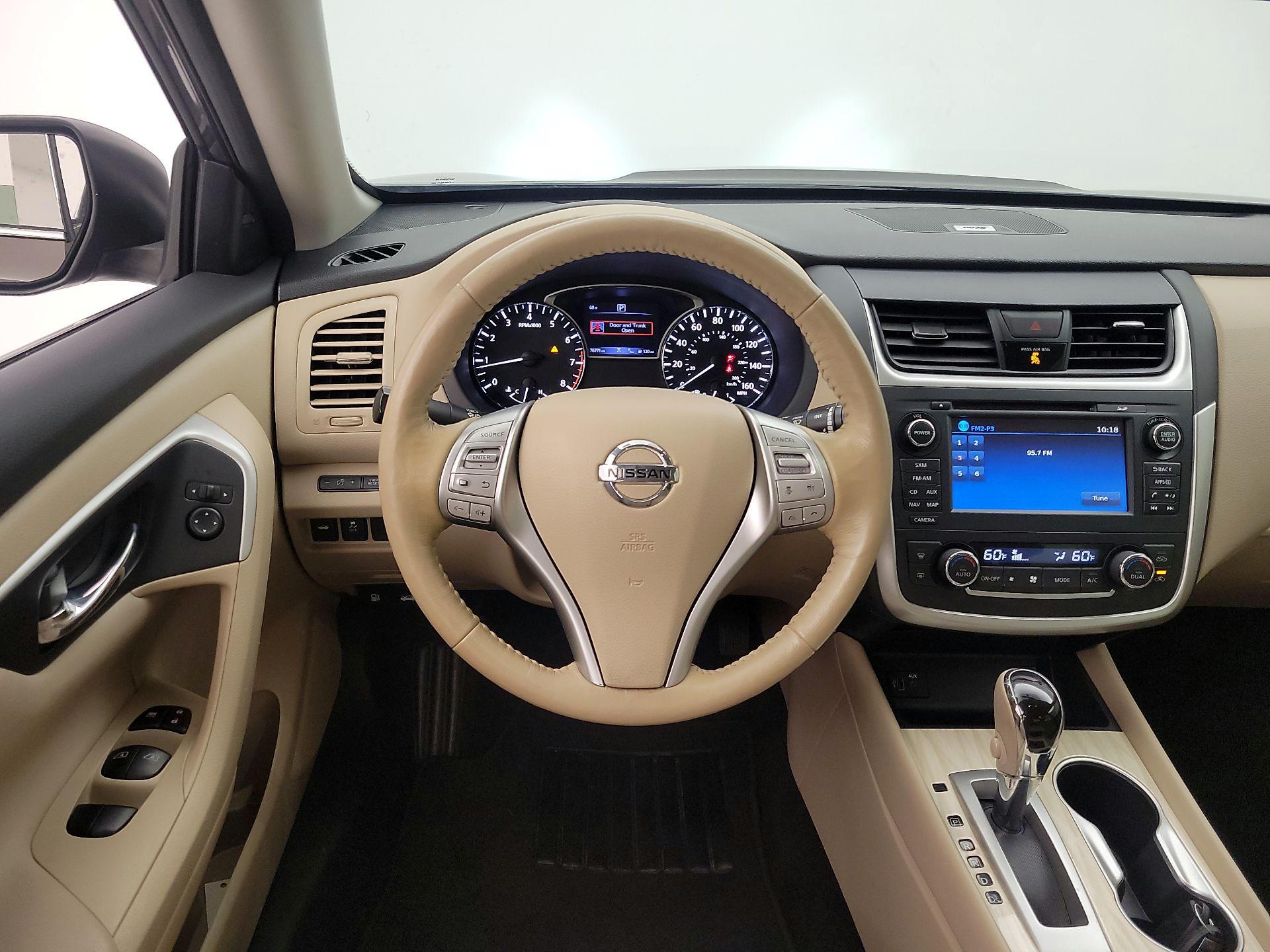 Thumbnail: 2017 Nissan Altima - 10