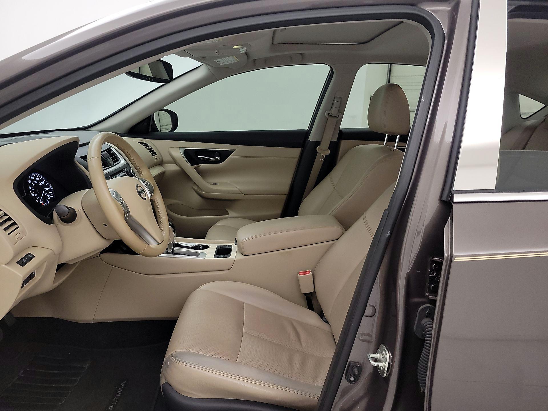 Thumbnail: 2017 Nissan Altima - 11