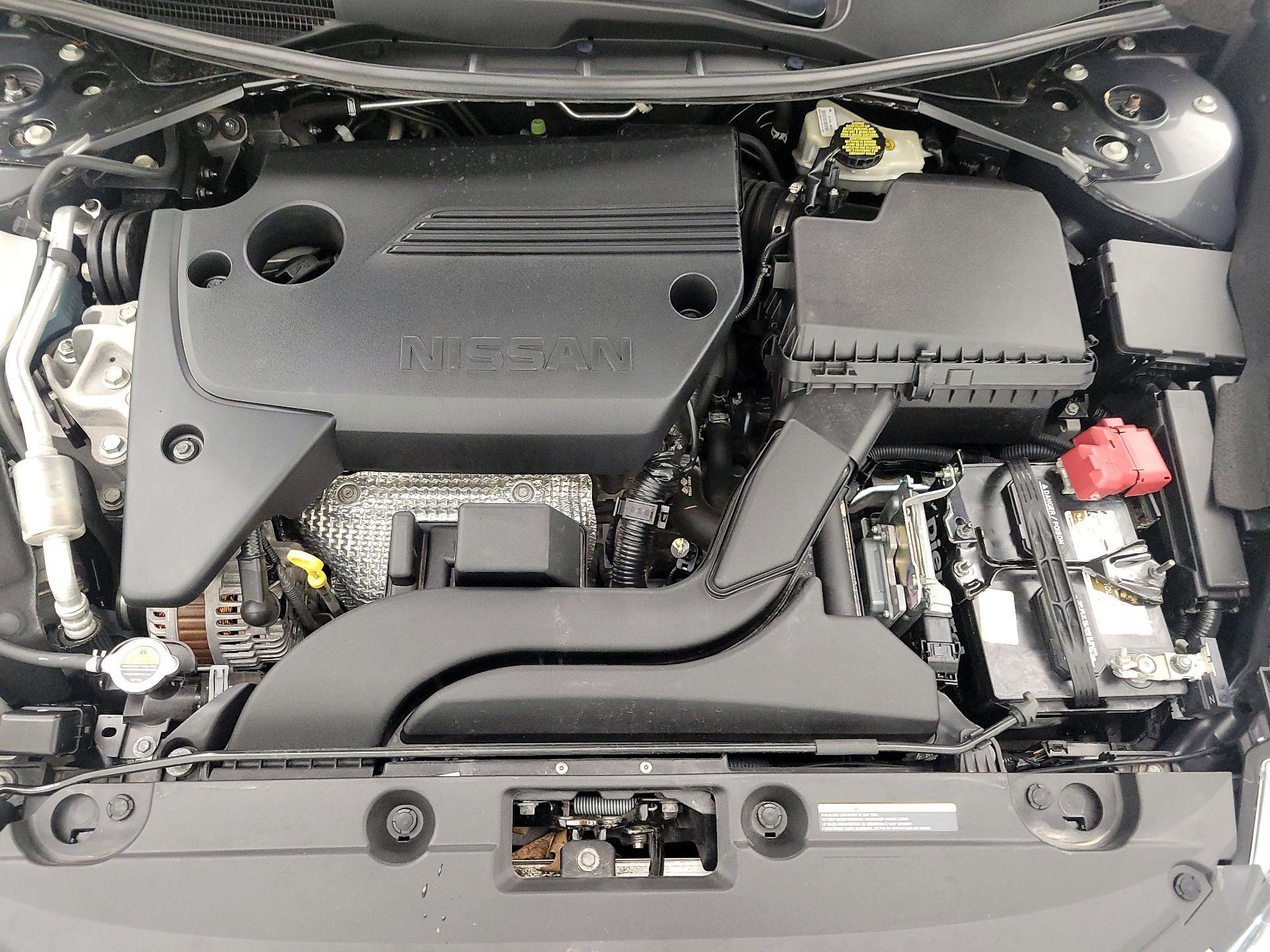 Thumbnail: 2017 Nissan Altima - 18