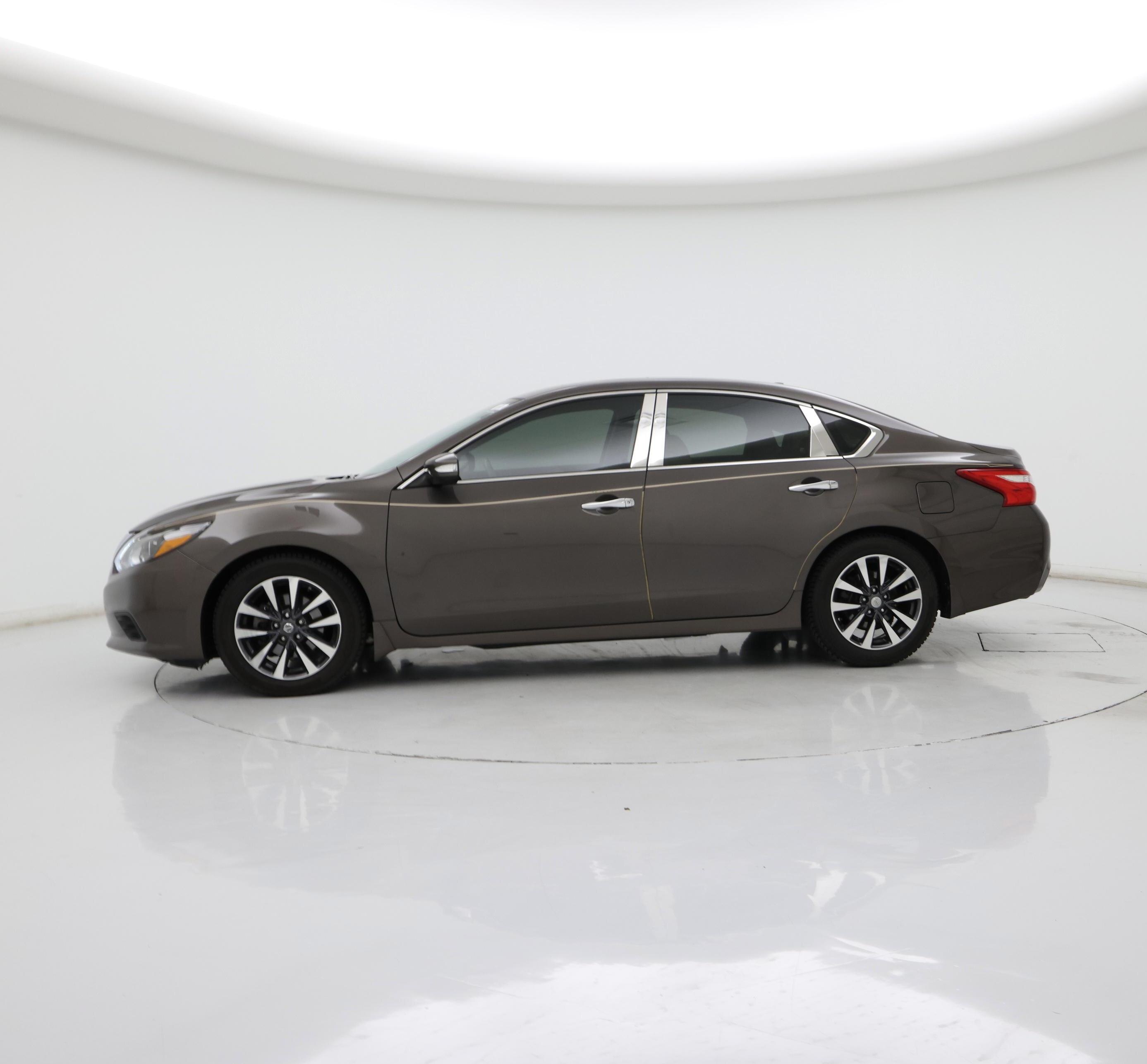 Thumbnail: 2017 Nissan Altima - 3