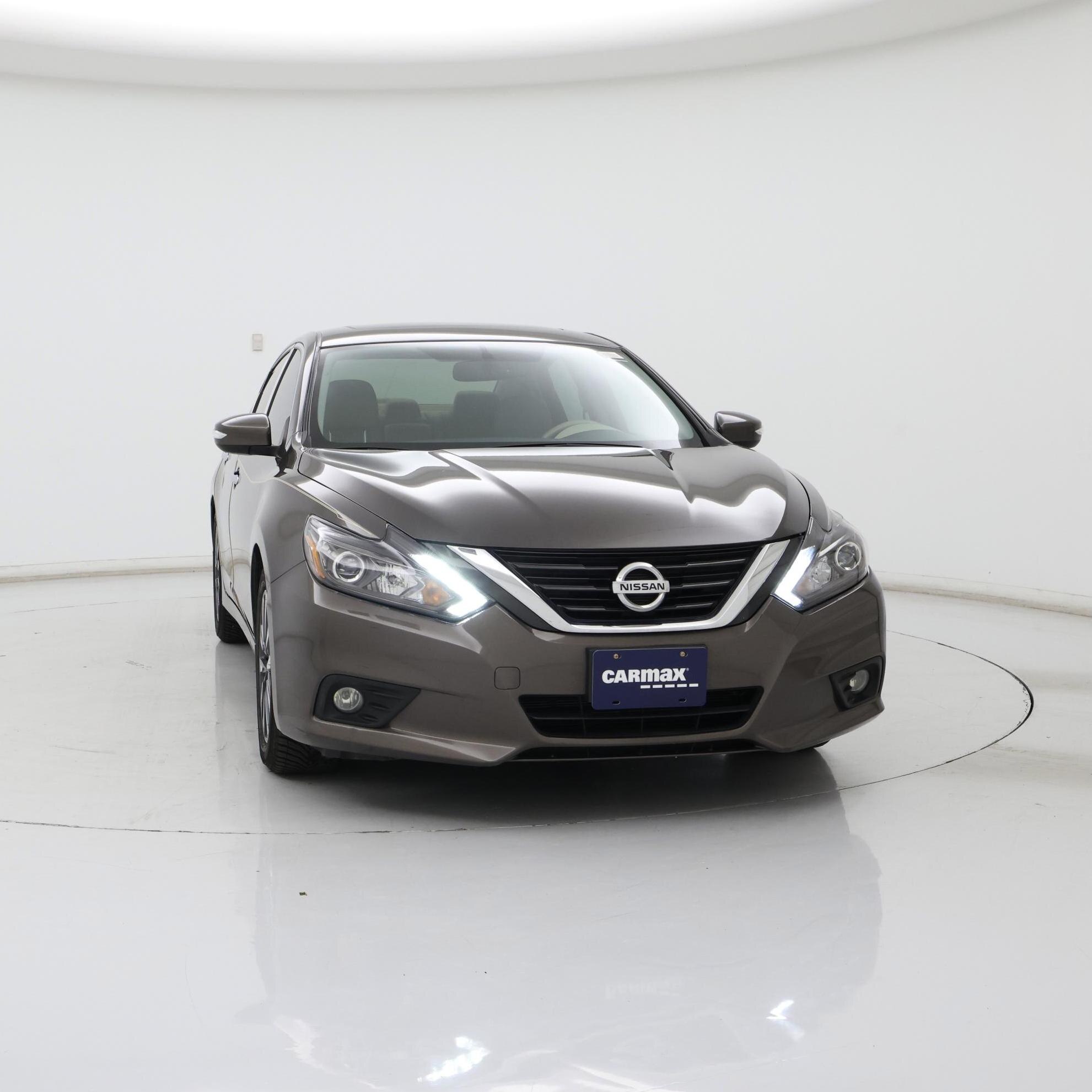 Thumbnail: 2017 Nissan Altima - 5