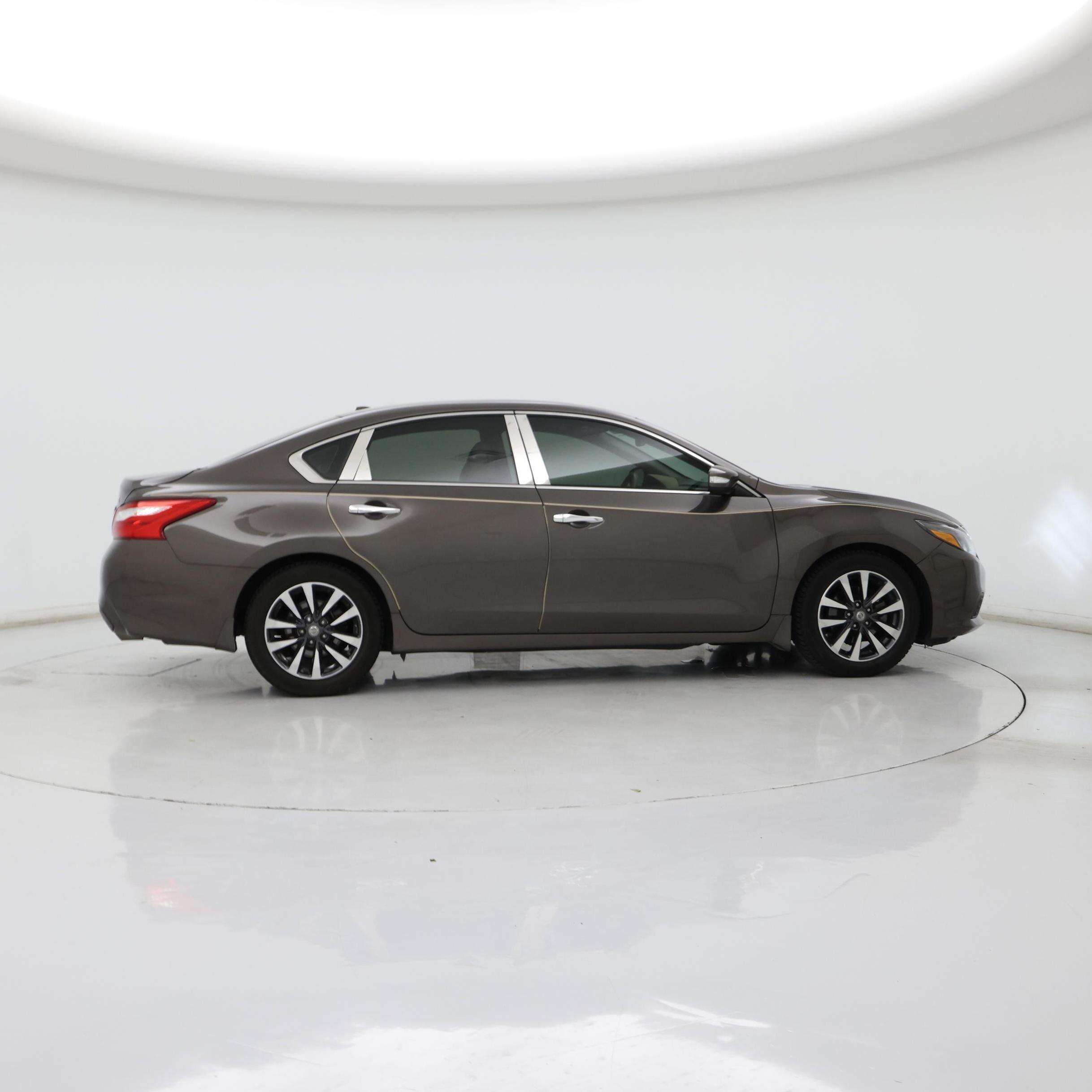 Thumbnail: 2017 Nissan Altima - 7