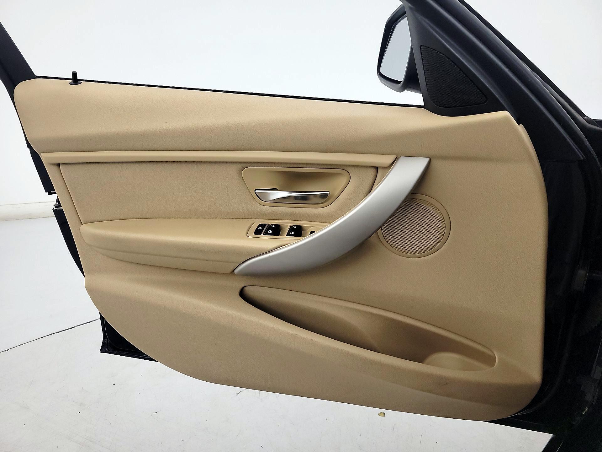 Thumbnail: 2016 BMW 3 Series - 12