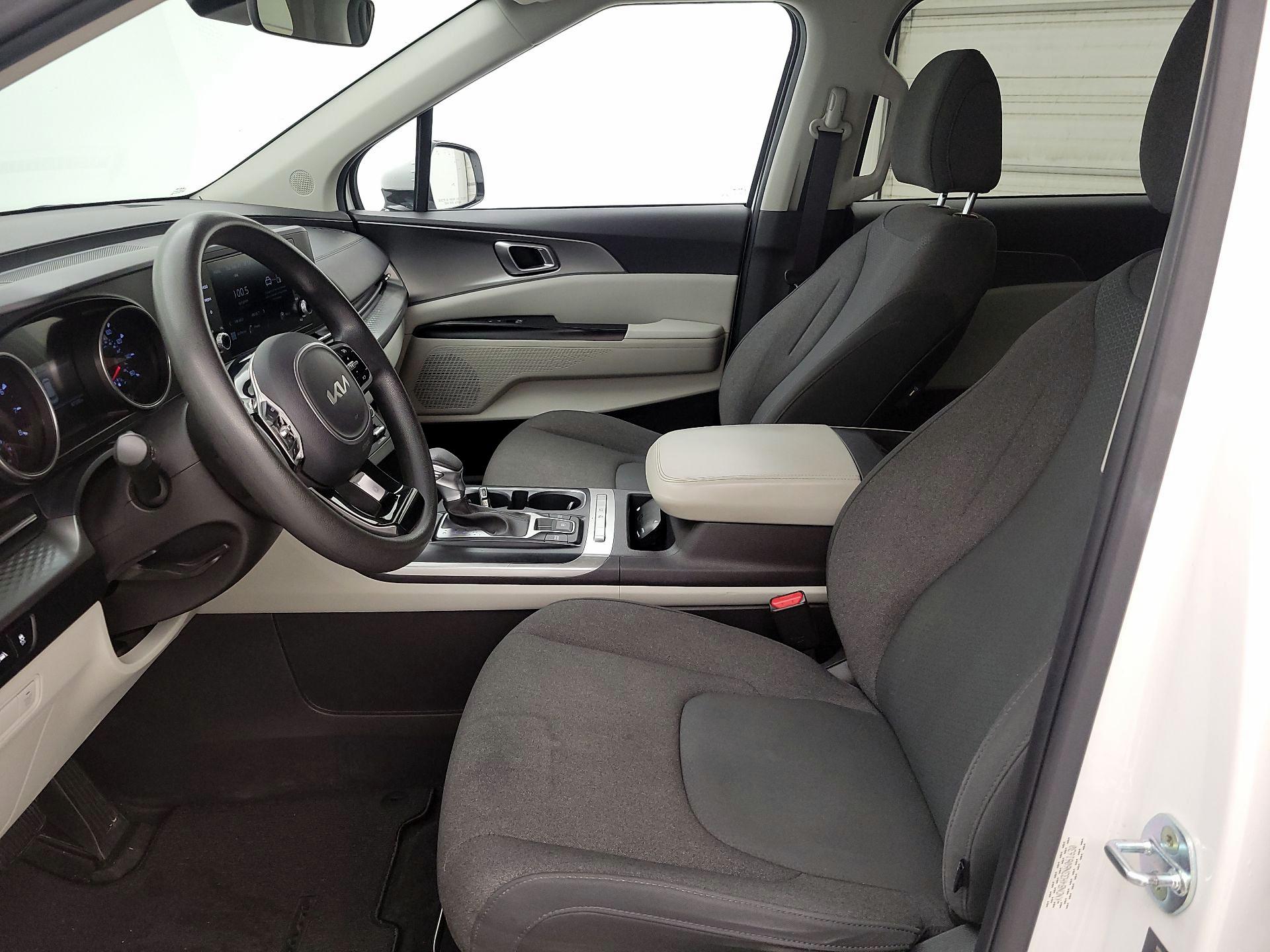 Thumbnail: 2022 Kia Carnival - 11
