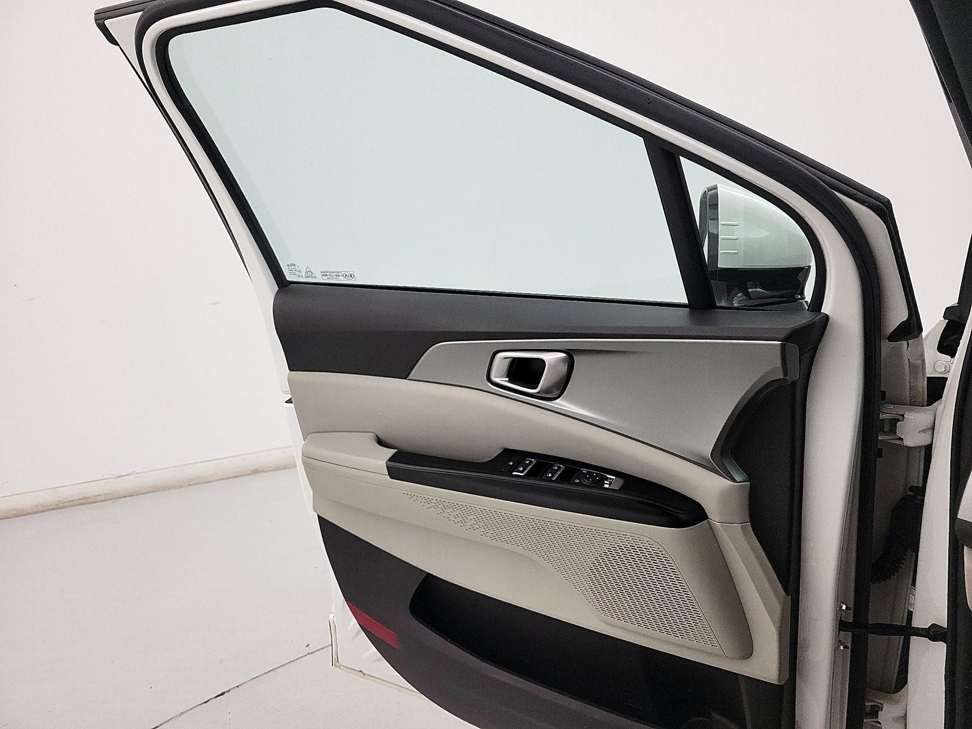 Thumbnail: 2022 Kia Carnival - 12