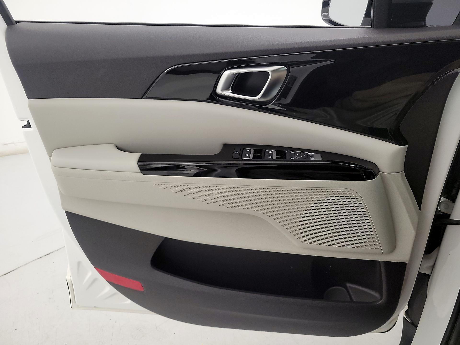 Thumbnail: 2022 Kia Carnival - 12