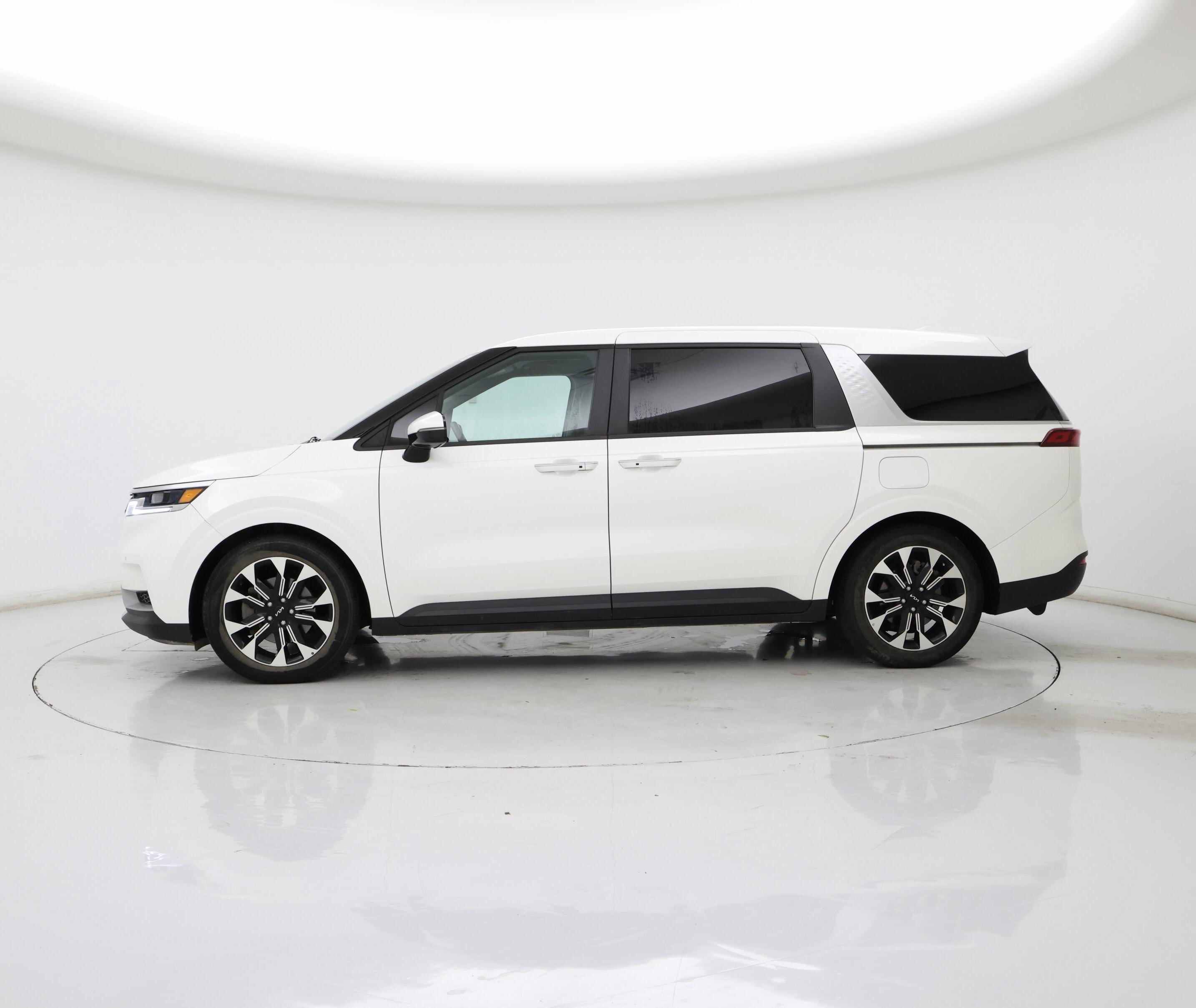 Thumbnail: 2022 Kia Carnival - 3