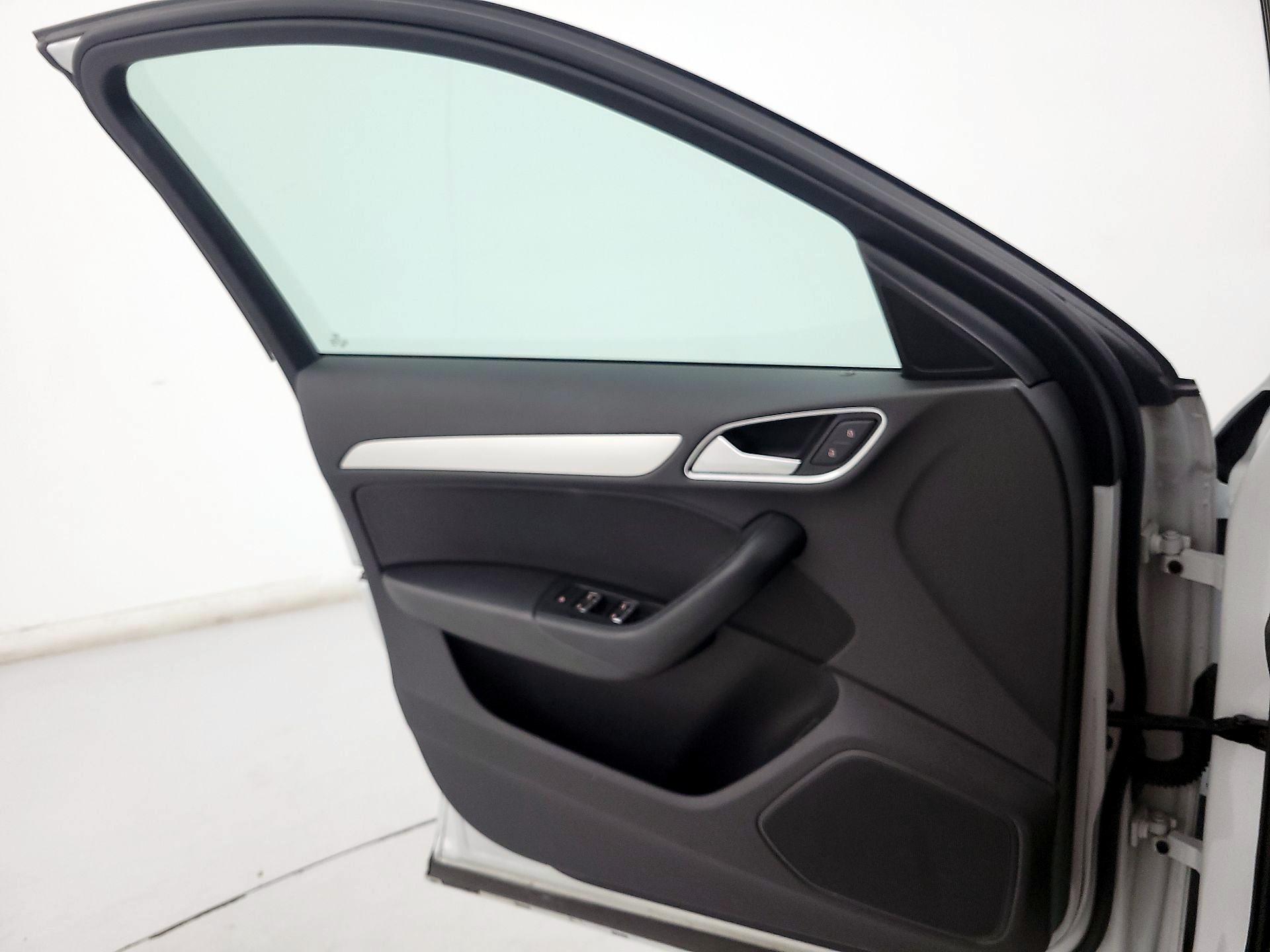 Thumbnail: 2015 Audi Q3 - 12
