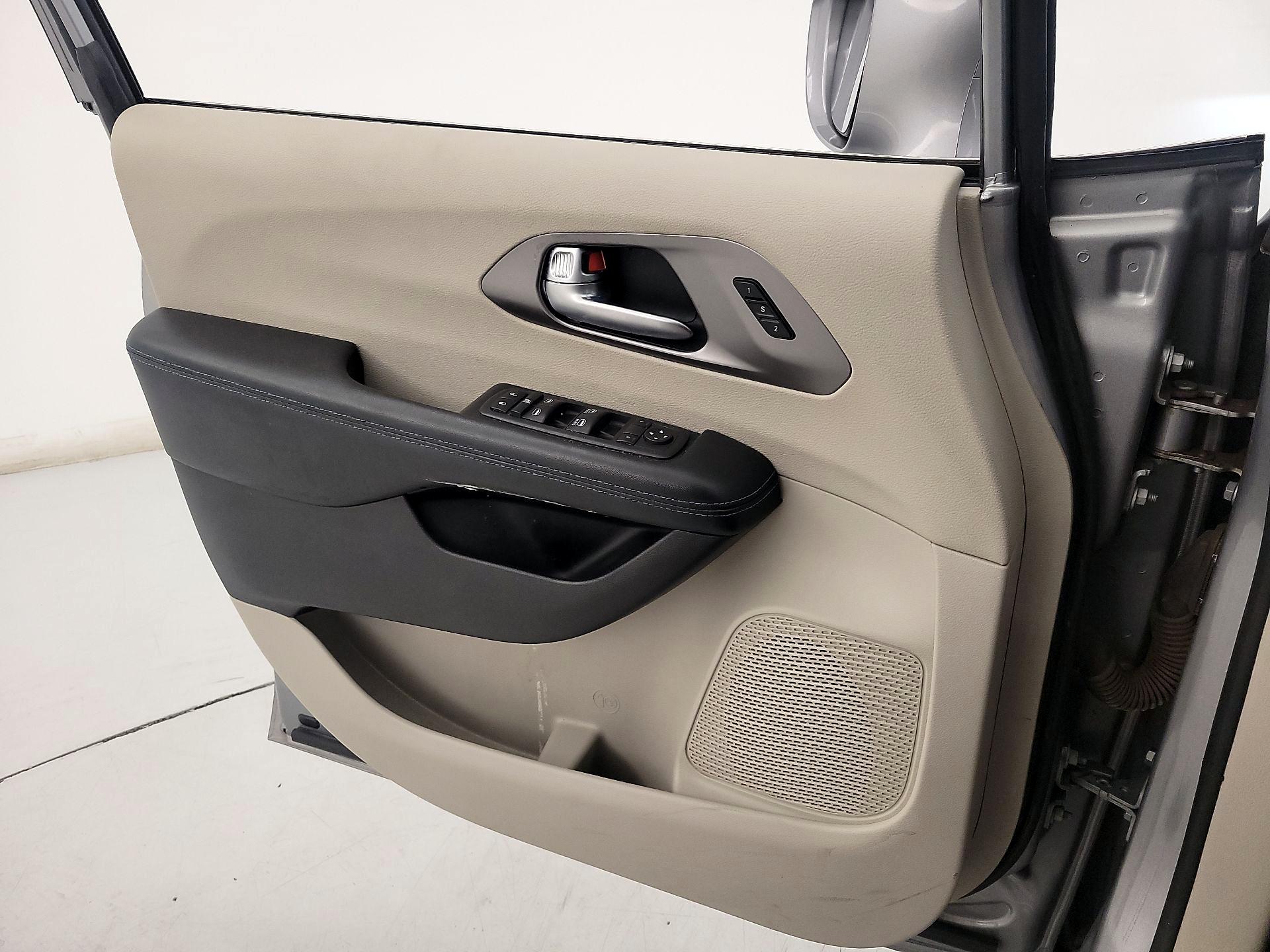 Thumbnail: 2021 Chrysler Pacifica - 12