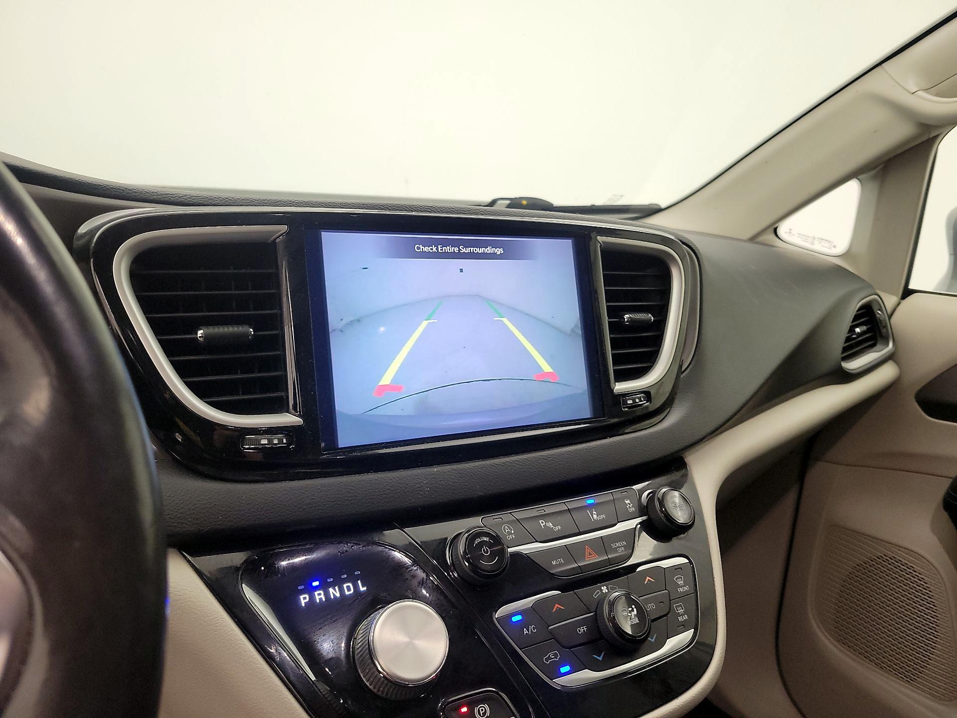Thumbnail: 2021 Chrysler Pacifica - 13