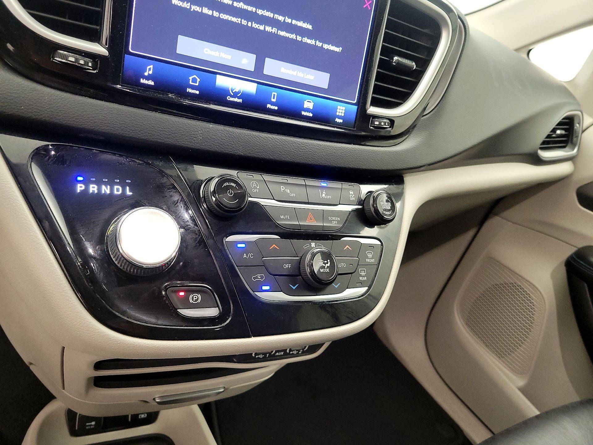 Thumbnail: 2021 Chrysler Pacifica - 15