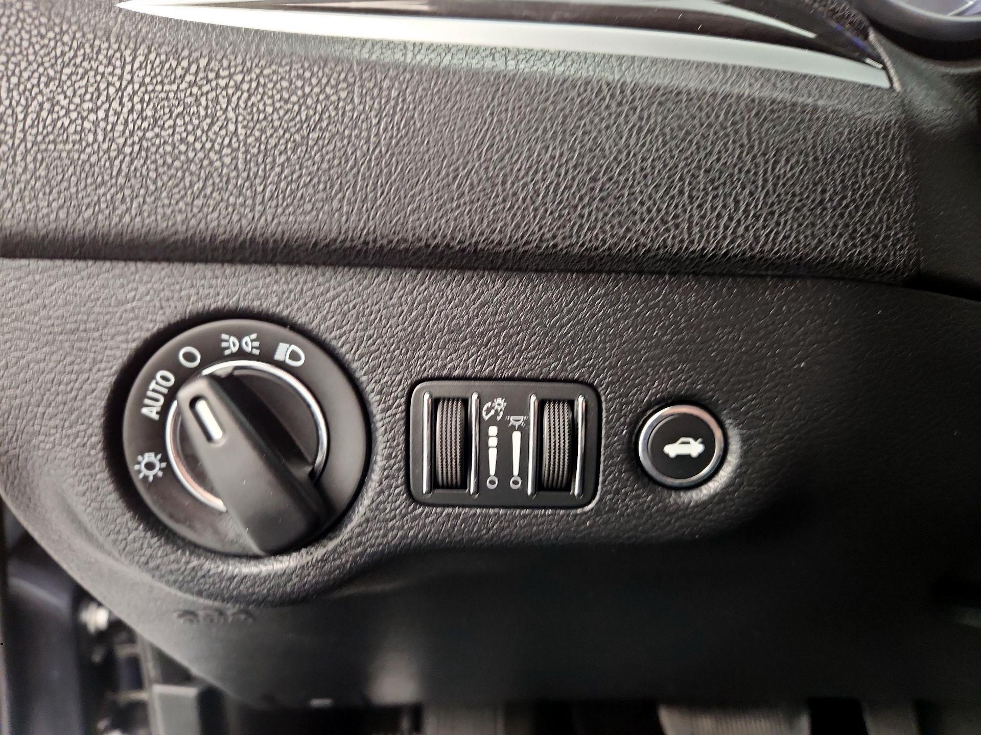 Thumbnail: 2016 Chrysler 300 - 11