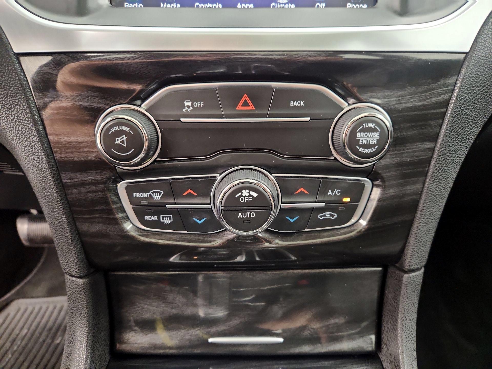 Thumbnail: 2016 Chrysler 300 - 14