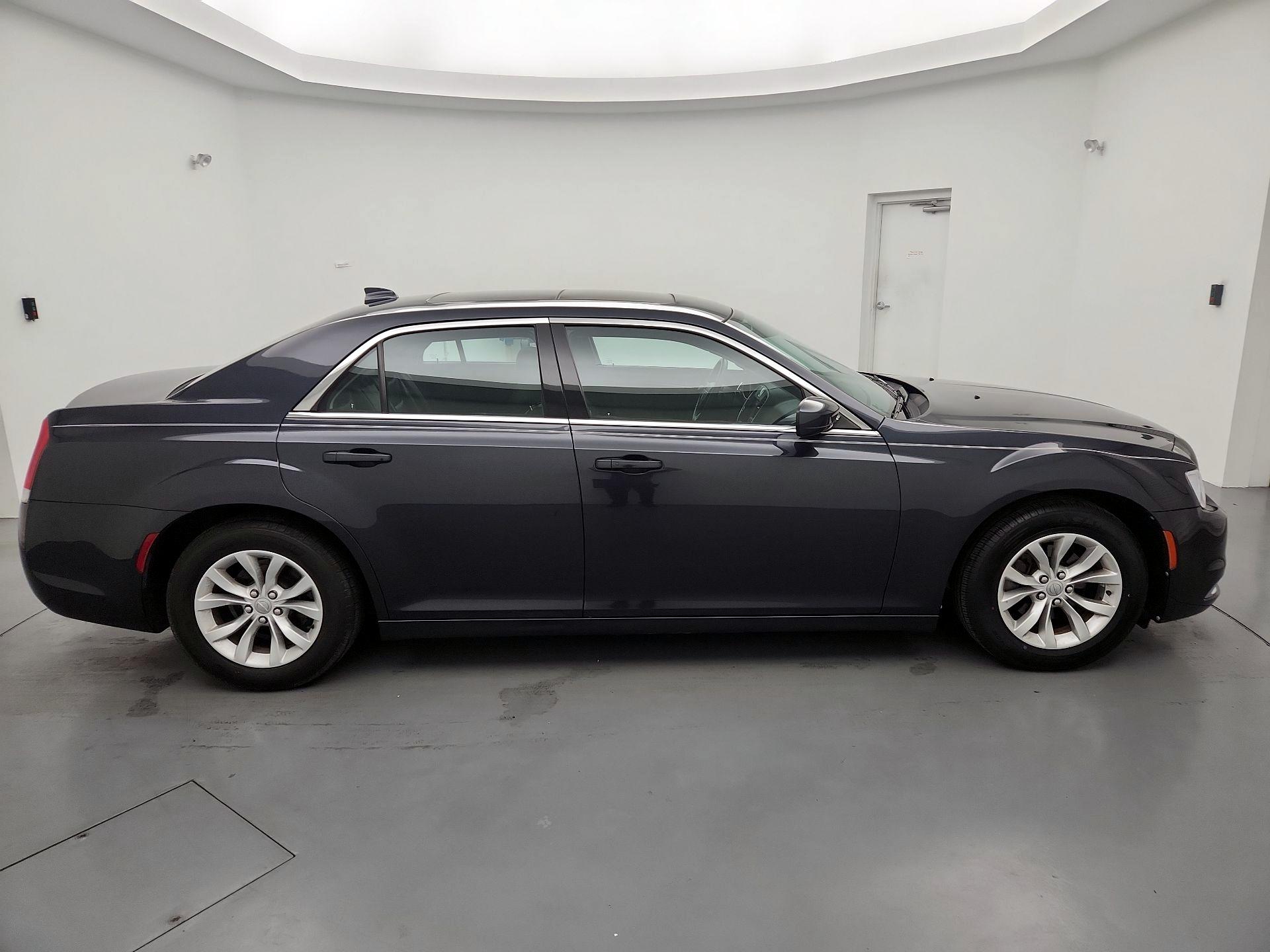 Thumbnail: 2016 Chrysler 300 - 4
