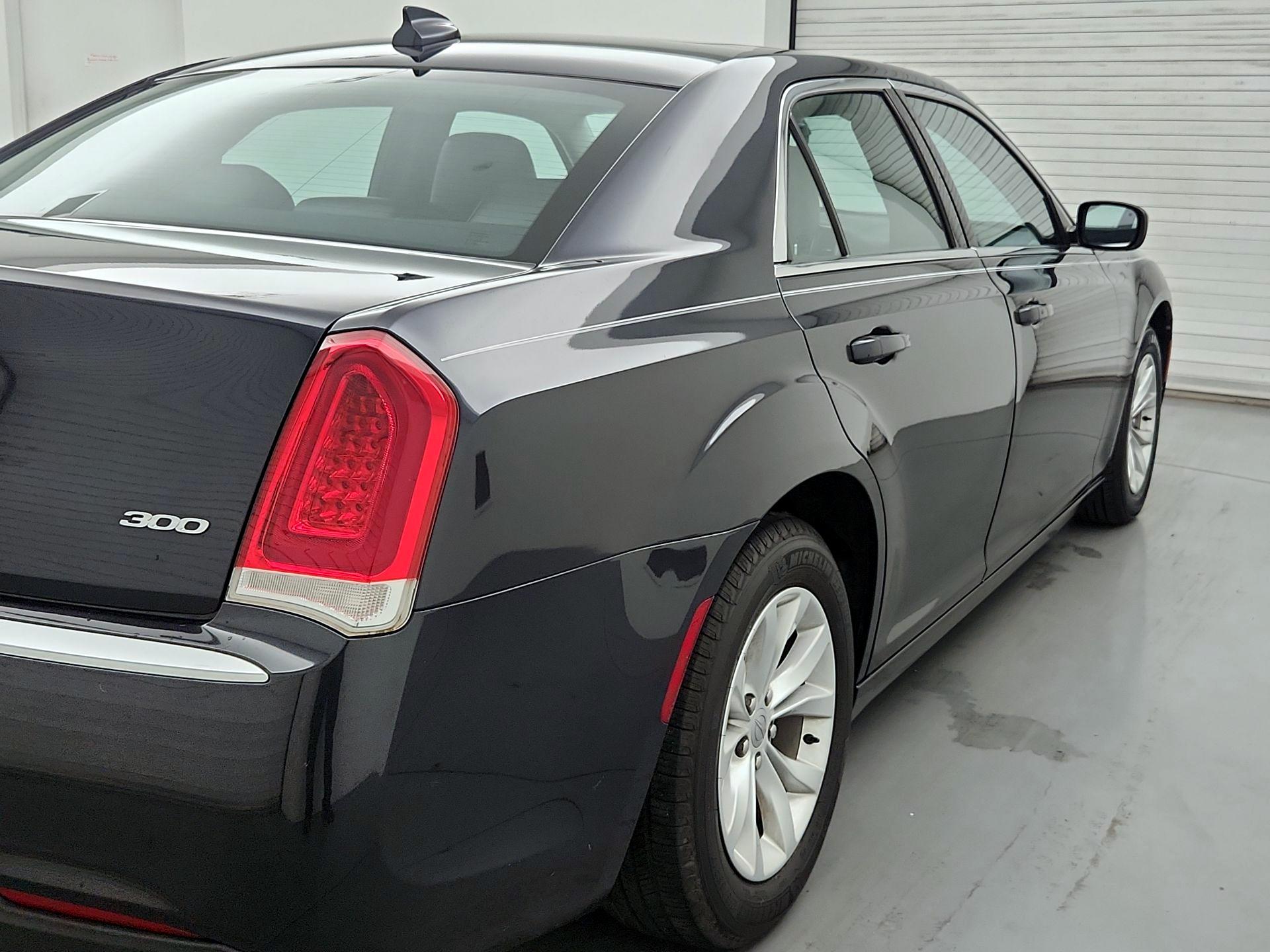 Thumbnail: 2016 Chrysler 300 - 5
