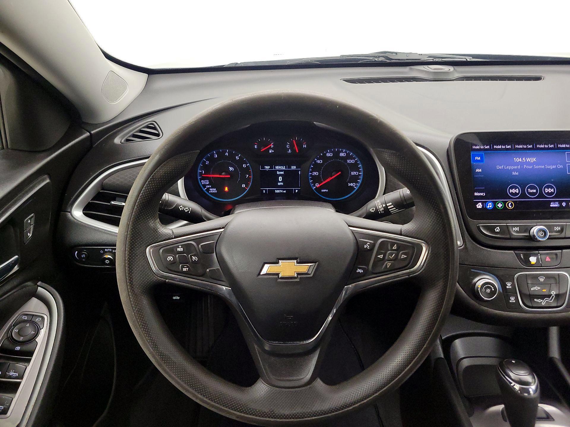 Thumbnail: 2020 Chevrolet Malibu - 10