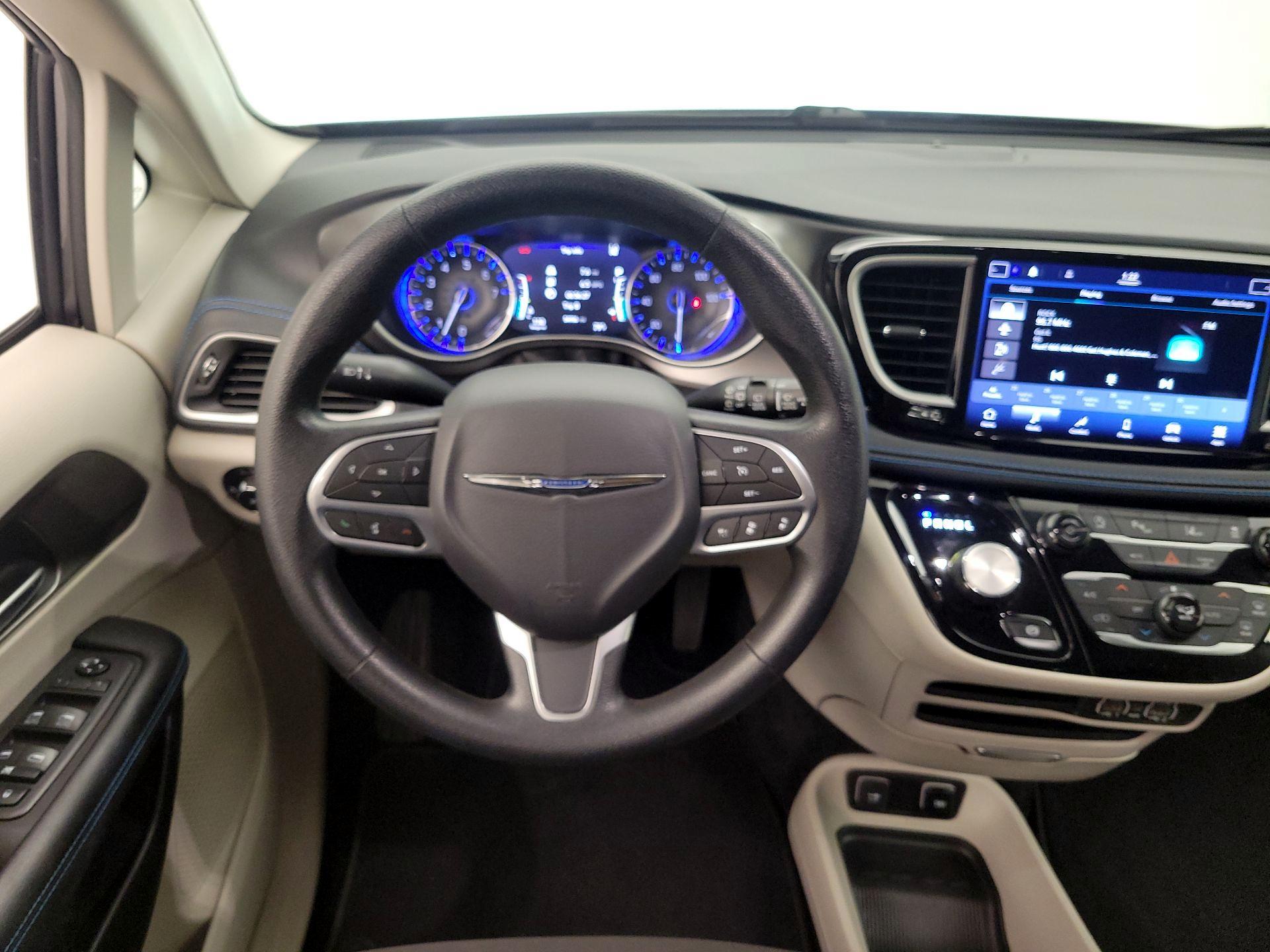 Thumbnail: 2021 Chrysler Pacifica - 10
