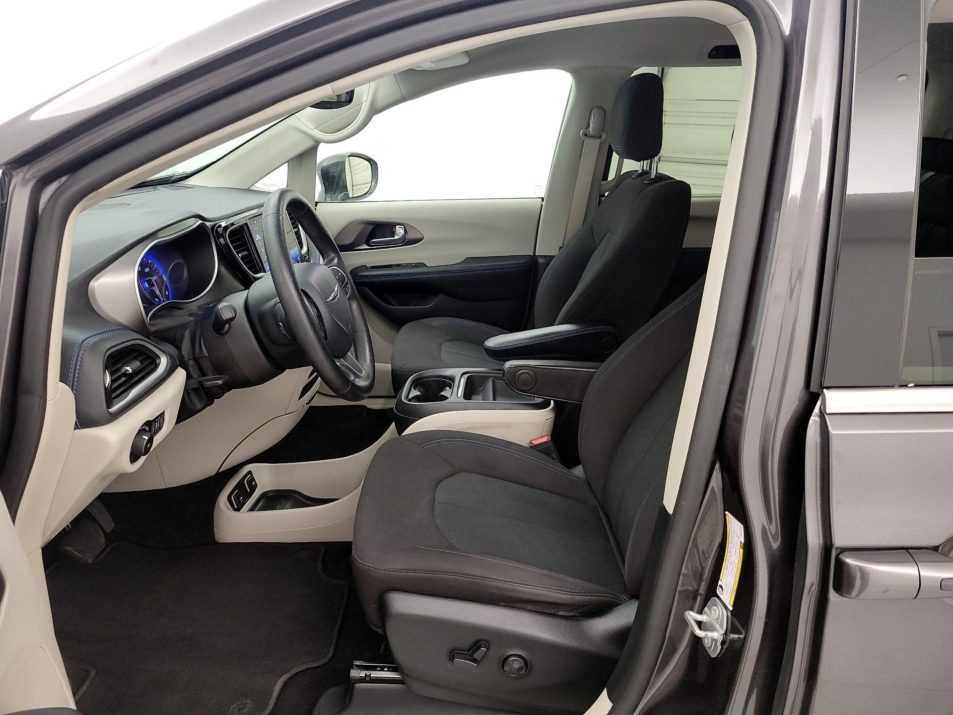 Thumbnail: 2021 Chrysler Pacifica - 11