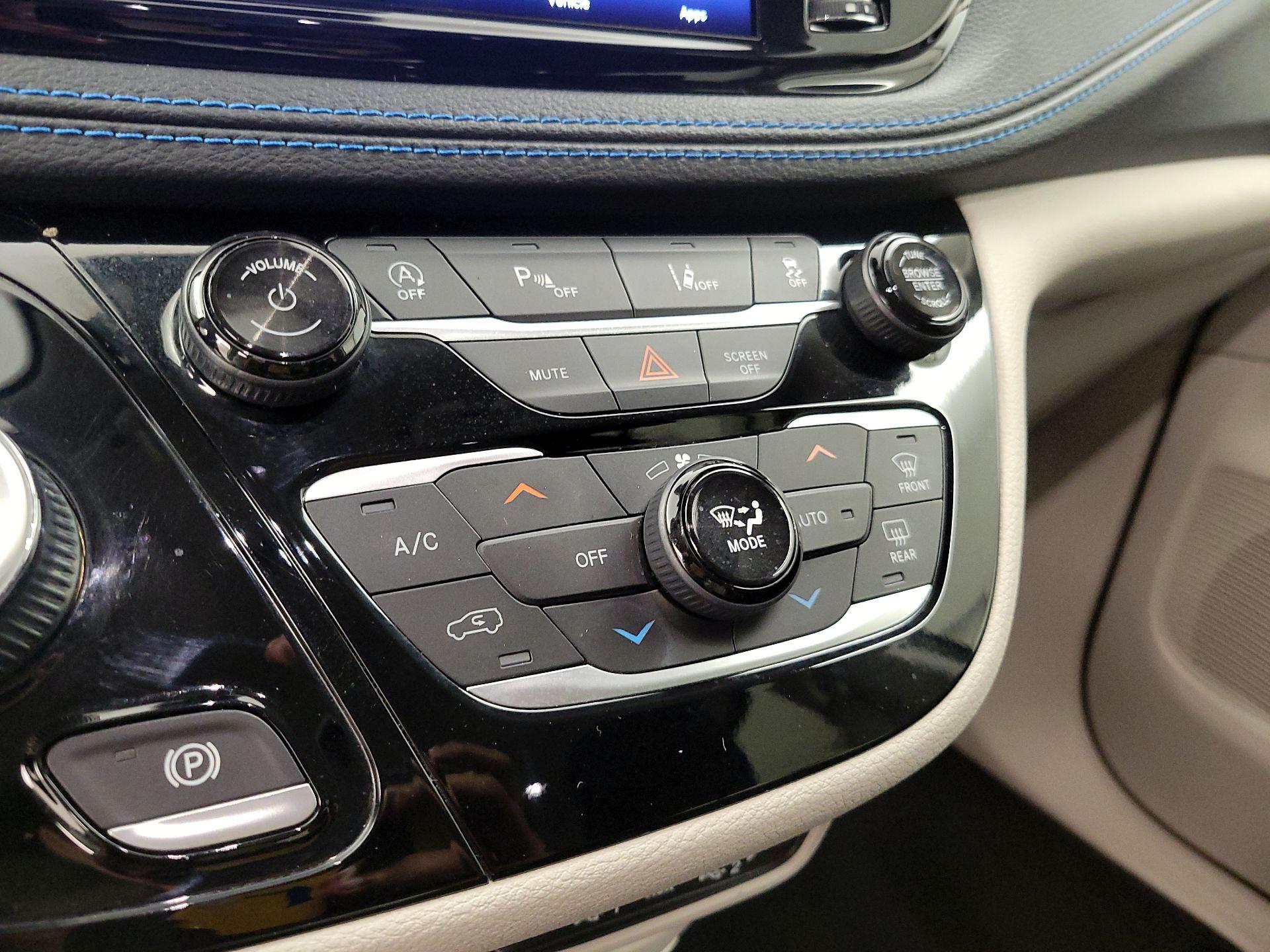 Thumbnail: 2021 Chrysler Pacifica - 14