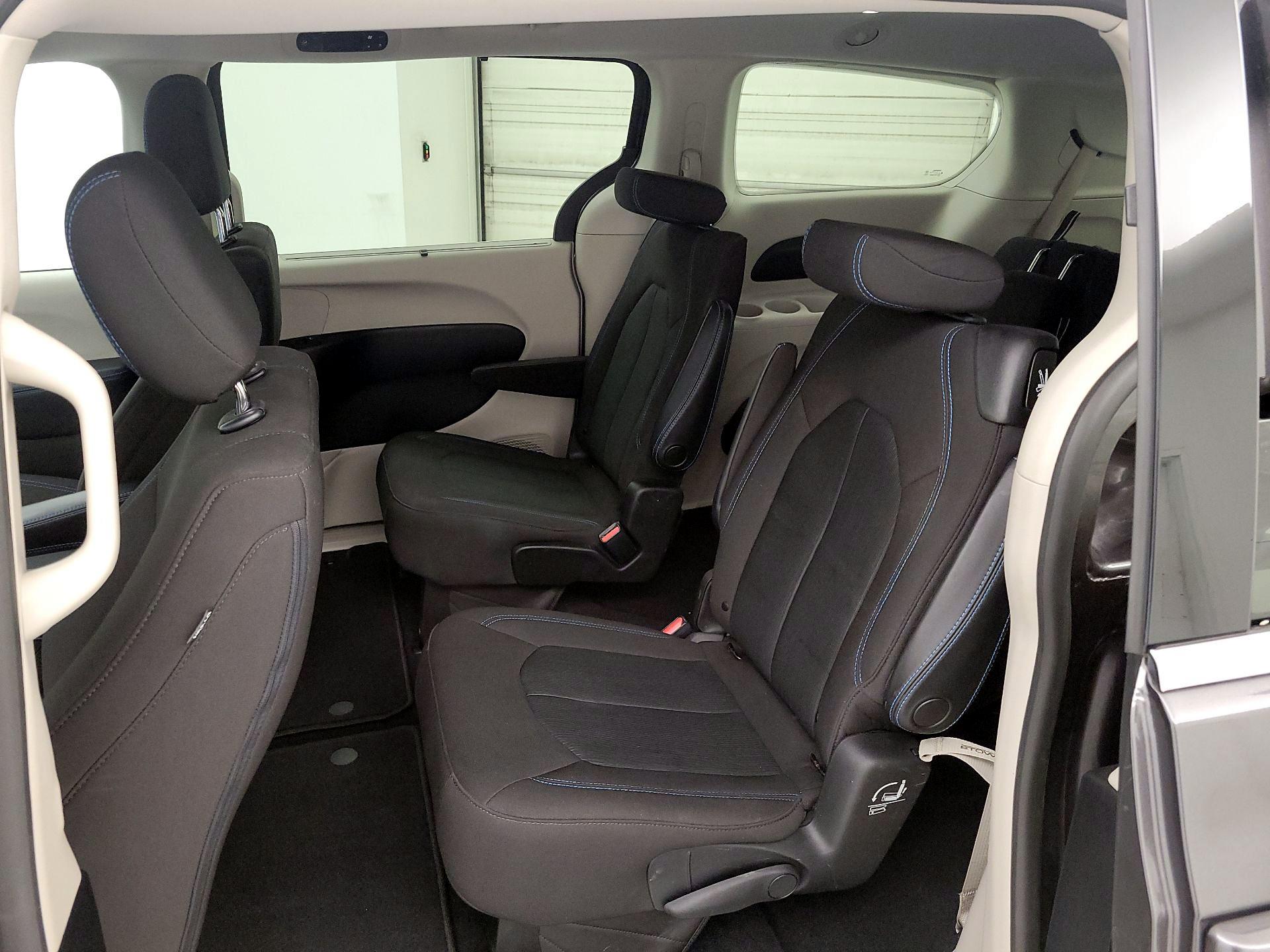 Thumbnail: 2021 Chrysler Pacifica - 16