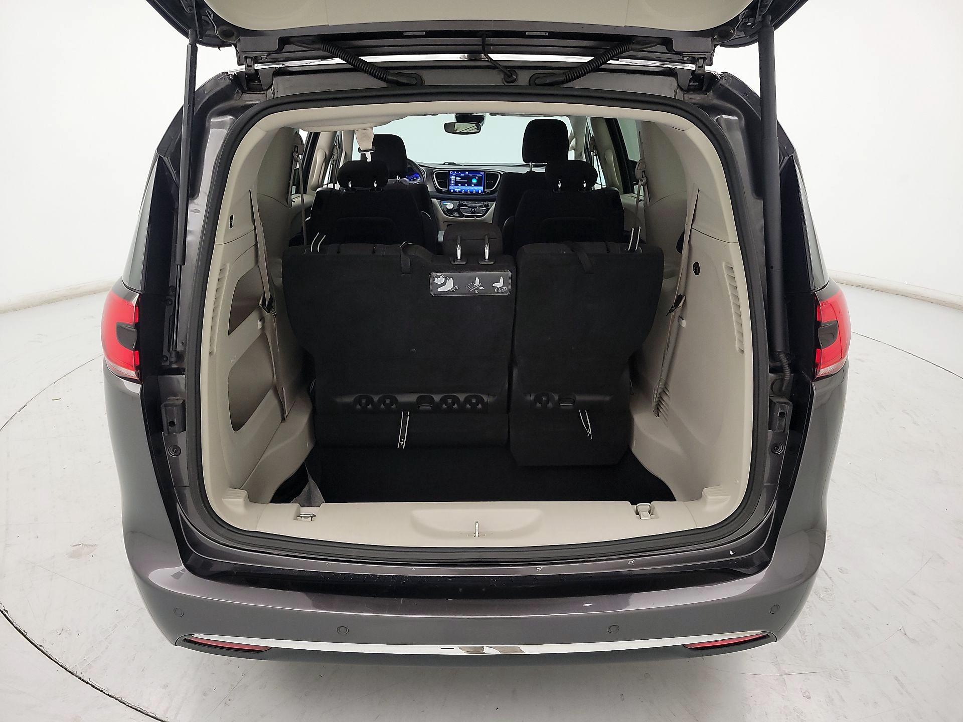 Thumbnail: 2021 Chrysler Pacifica - 18