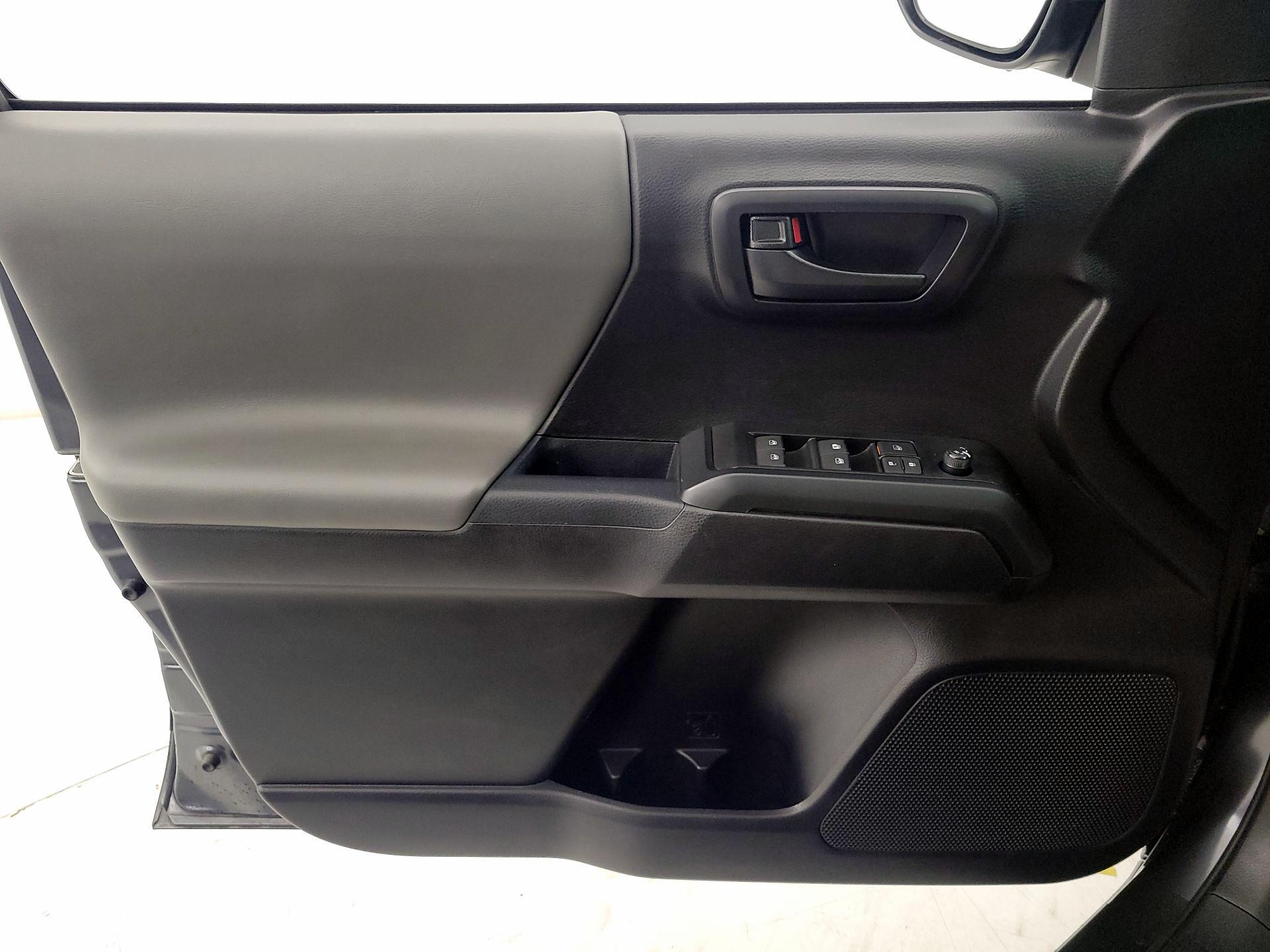 Thumbnail: 2021 Toyota Tacoma - 12