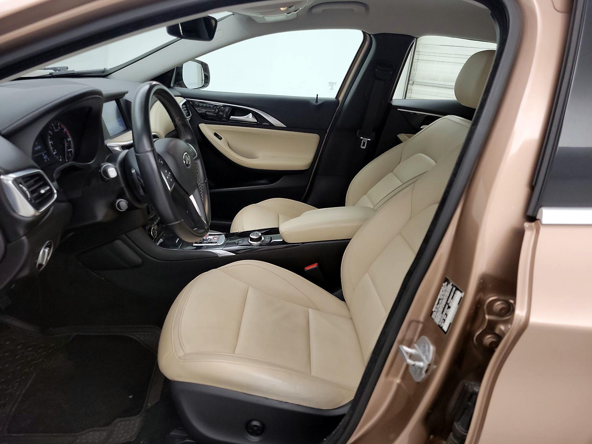 Thumbnail: 2018 INFINITI QX30 - 11
