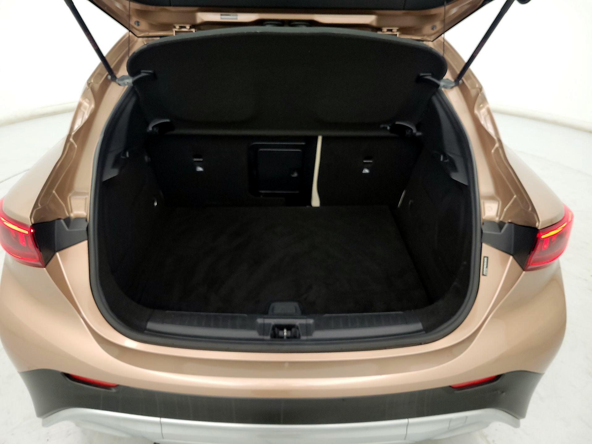 Thumbnail: 2018 INFINITI QX30 - 17