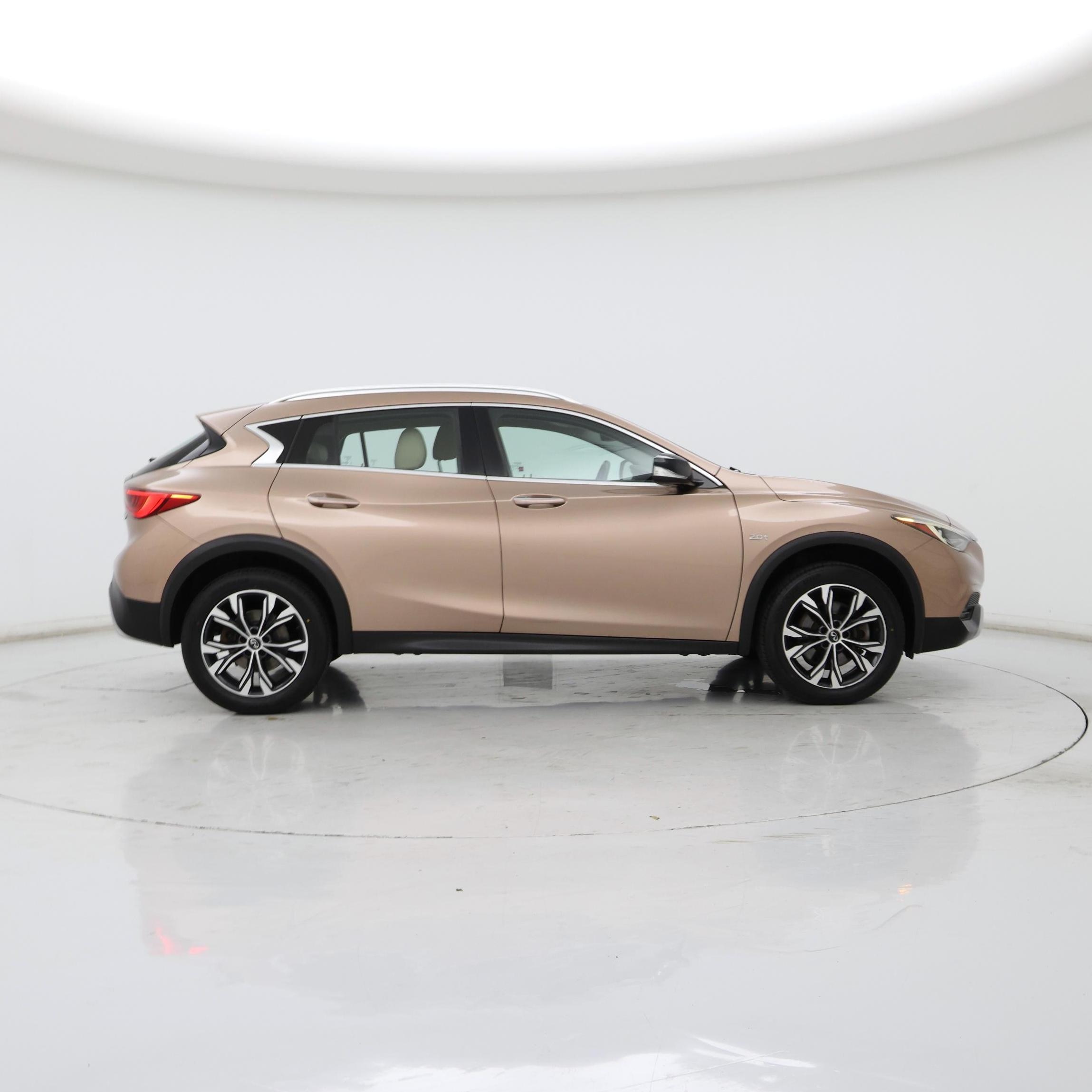 Thumbnail: 2018 INFINITI QX30 - 7