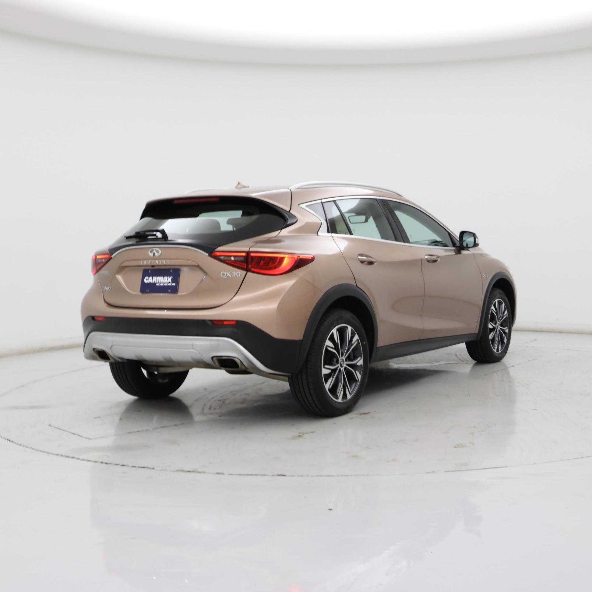 Thumbnail: 2018 INFINITI QX30 - 8
