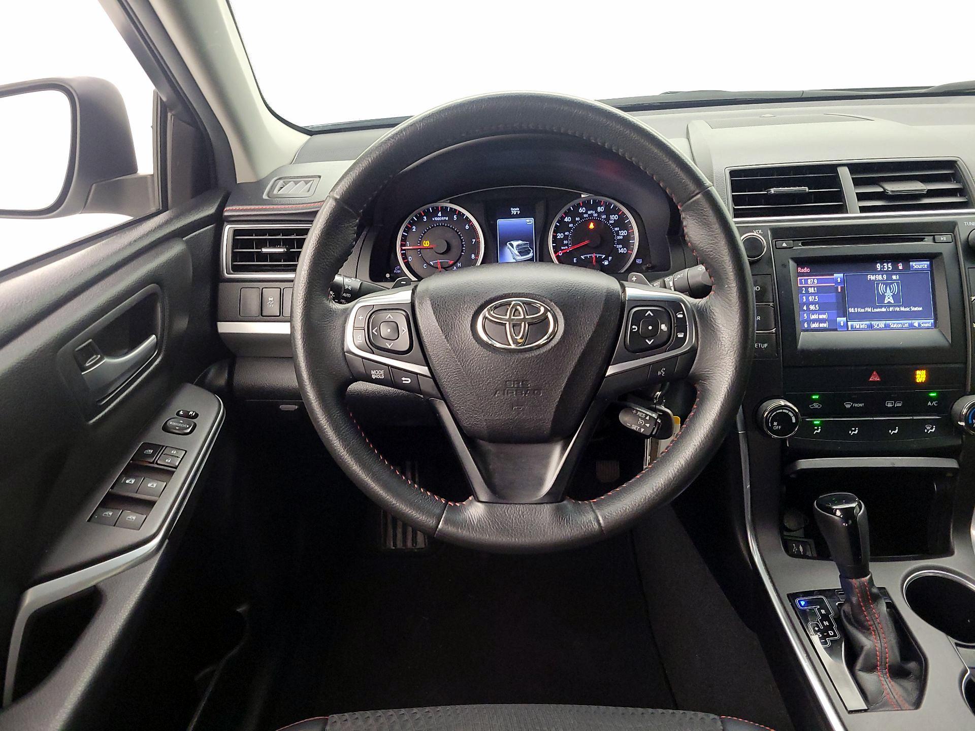 Thumbnail: 2015 Toyota Camry - 10