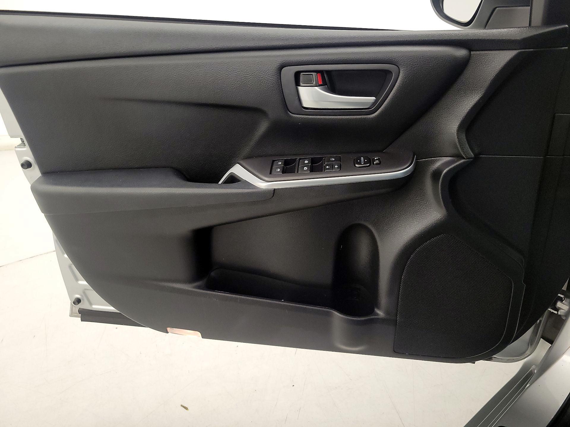 Thumbnail: 2015 Toyota Camry - 12