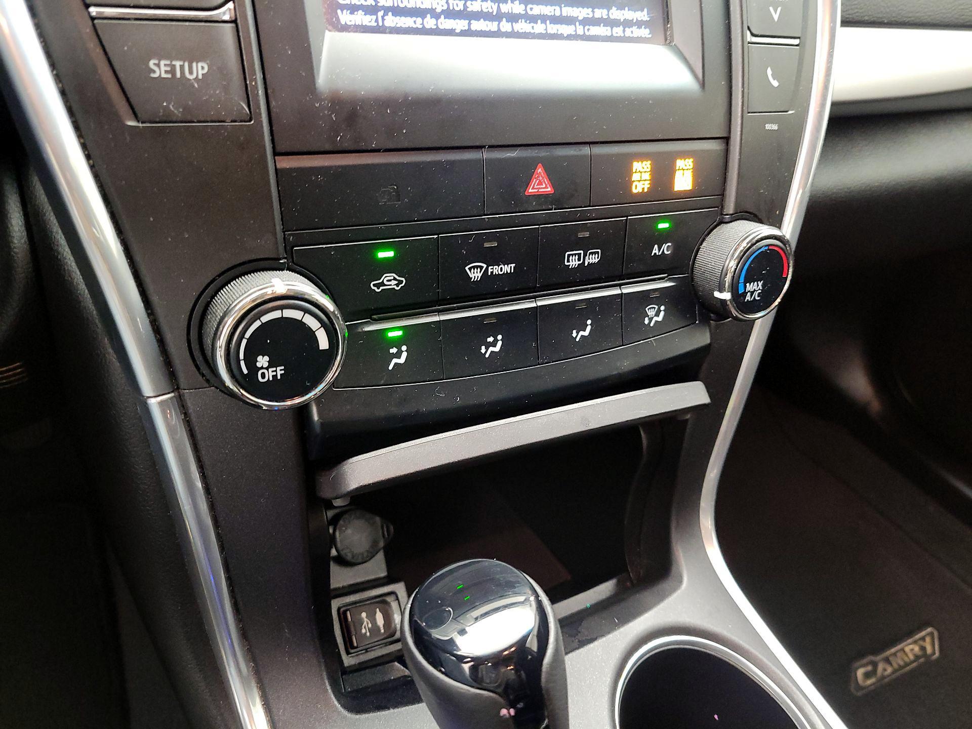 Thumbnail: 2015 Toyota Camry - 14