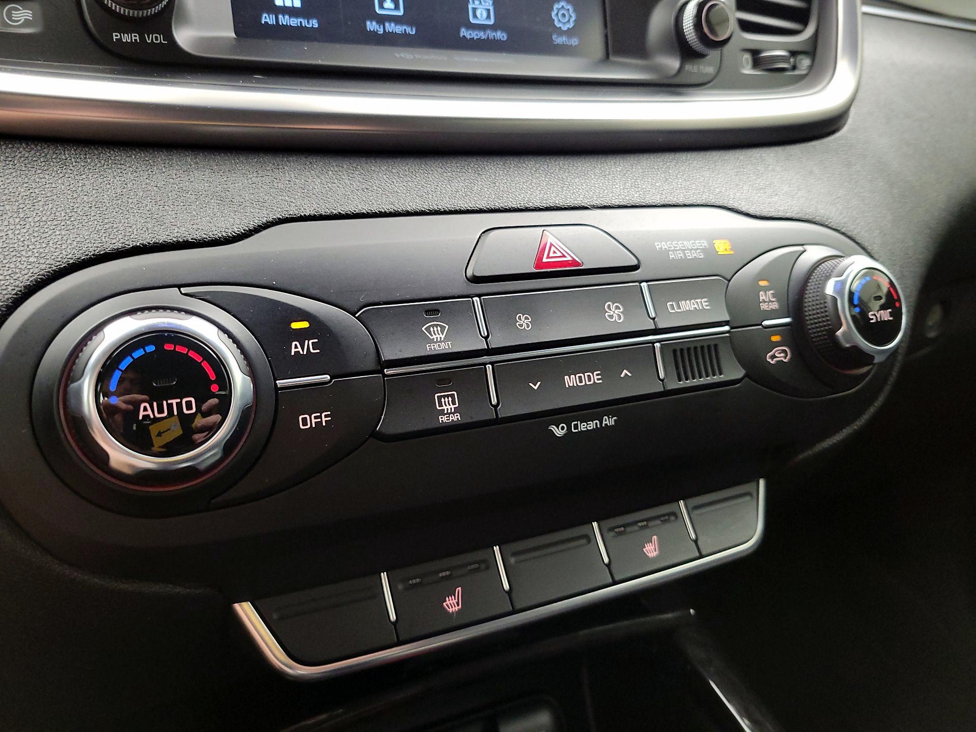 Thumbnail: 2018 Kia Sorento - 14