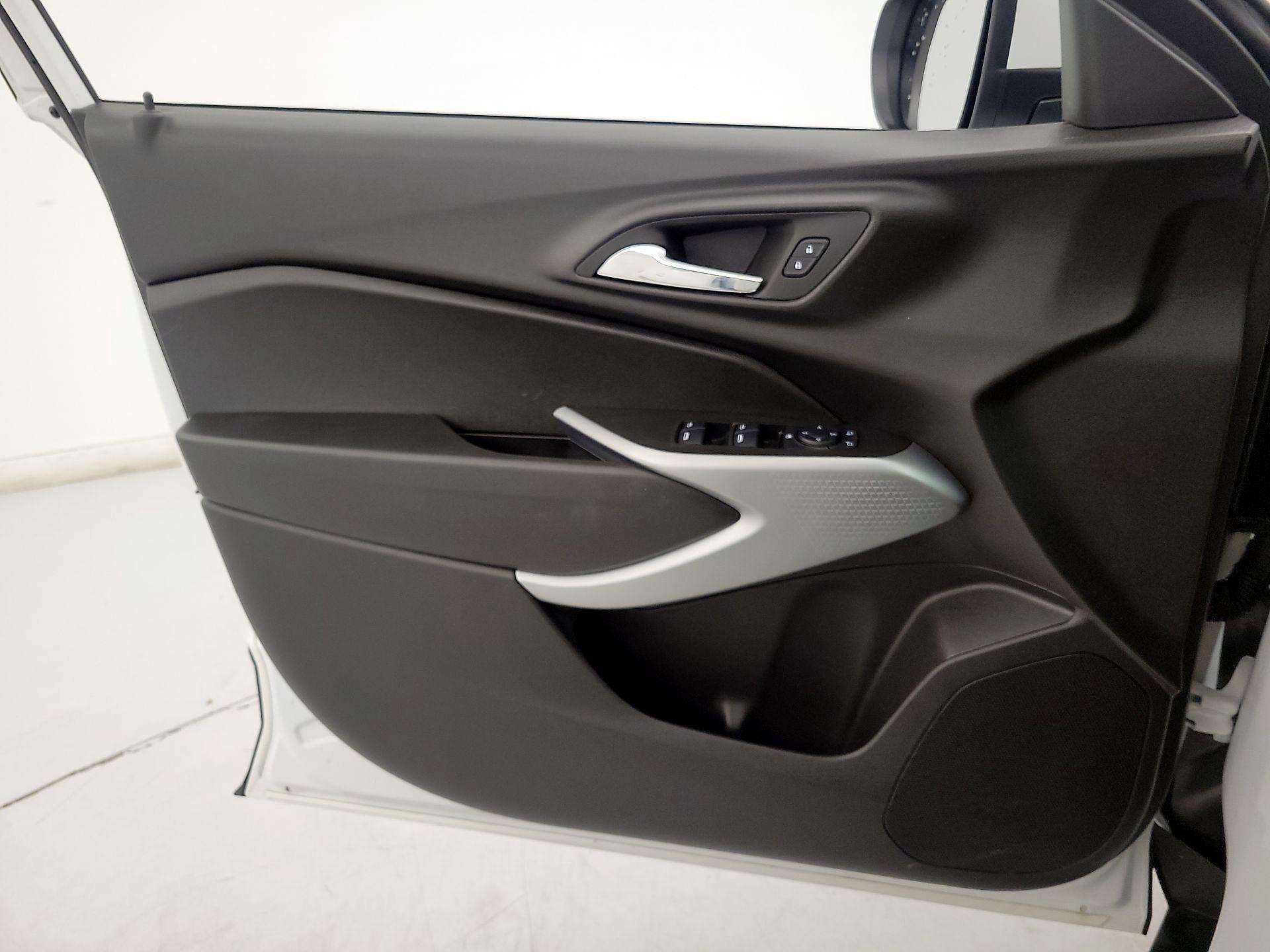 Thumbnail: 2025 Chevrolet Trax - 12