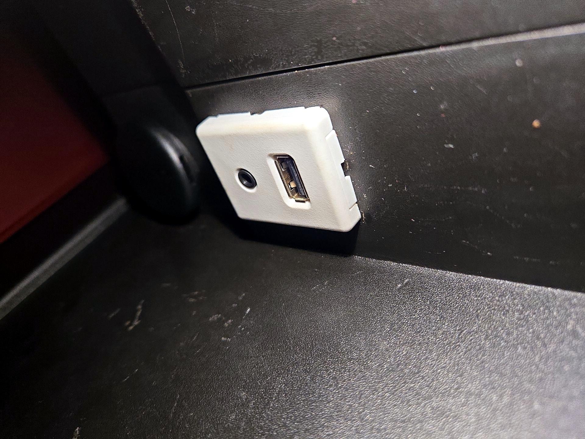 Thumbnail: 2015 Chevrolet Equinox - 17