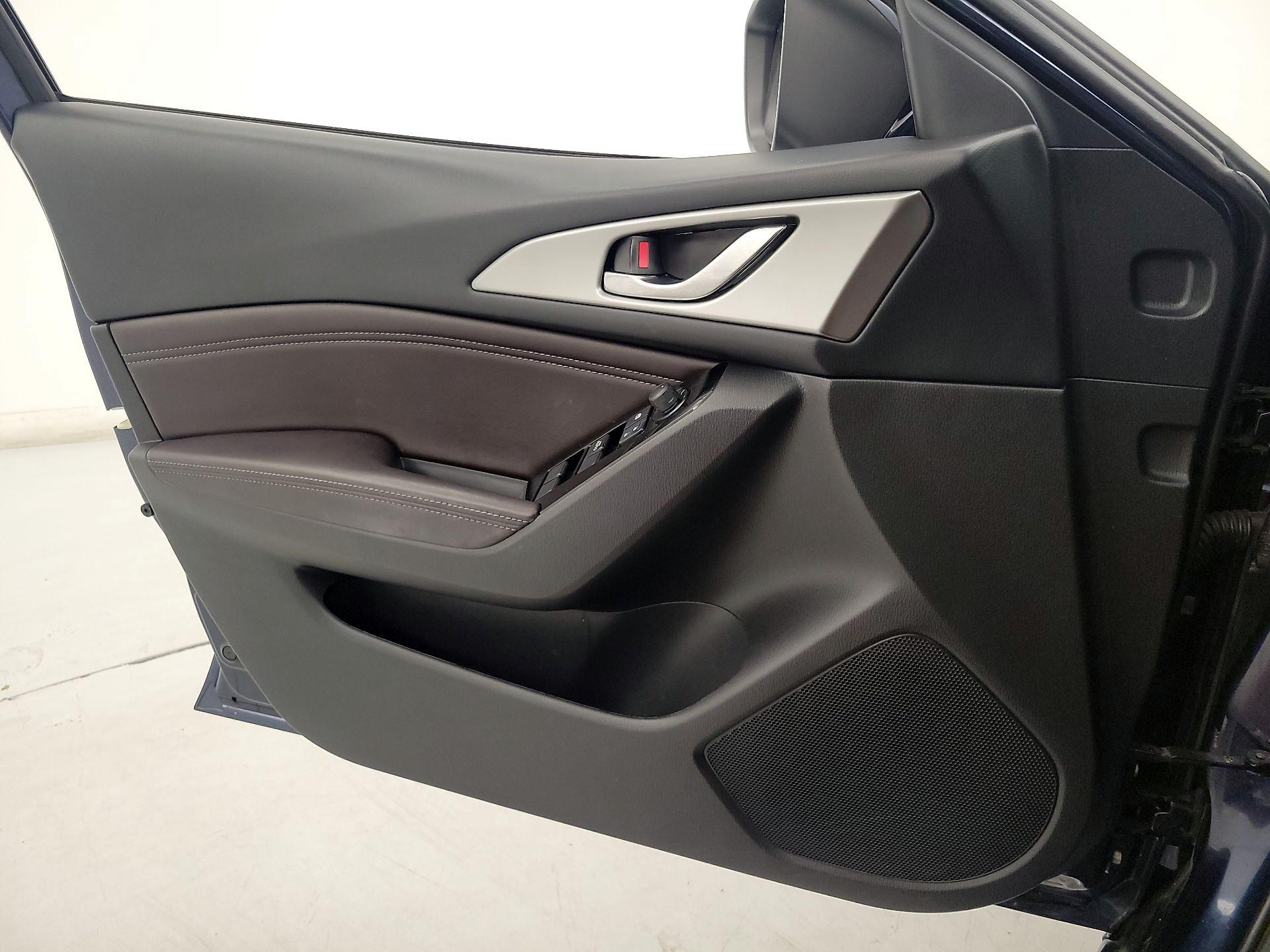 Thumbnail: 2018 Mazda Mazda3 - 12